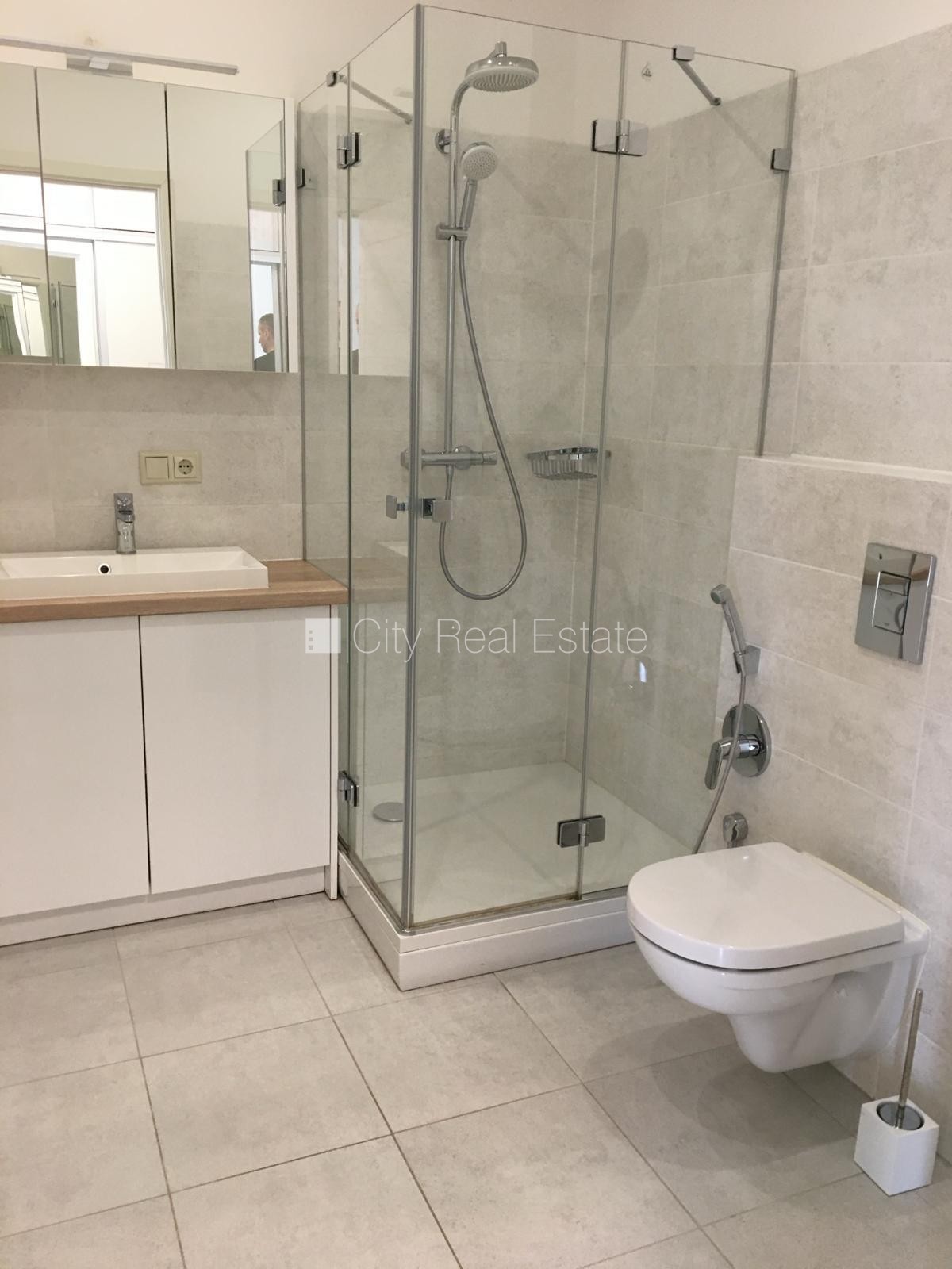 Sludinājumi. Projekts - Alīses 5, renovēta māja, slēgta teritorija, vieta automašīnai, pagalmā bērnu spēļu Cena: 900 EUR/mēn Foto #8
