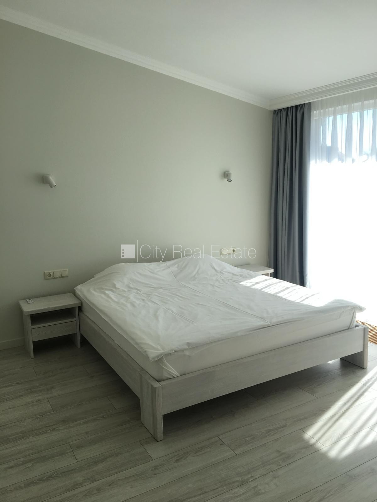 Sludinājumi. Projekts - Alīses 5, renovēta māja, slēgta teritorija, vieta automašīnai, pagalmā bērnu spēļu Cena: 900 EUR/mēn Foto #6