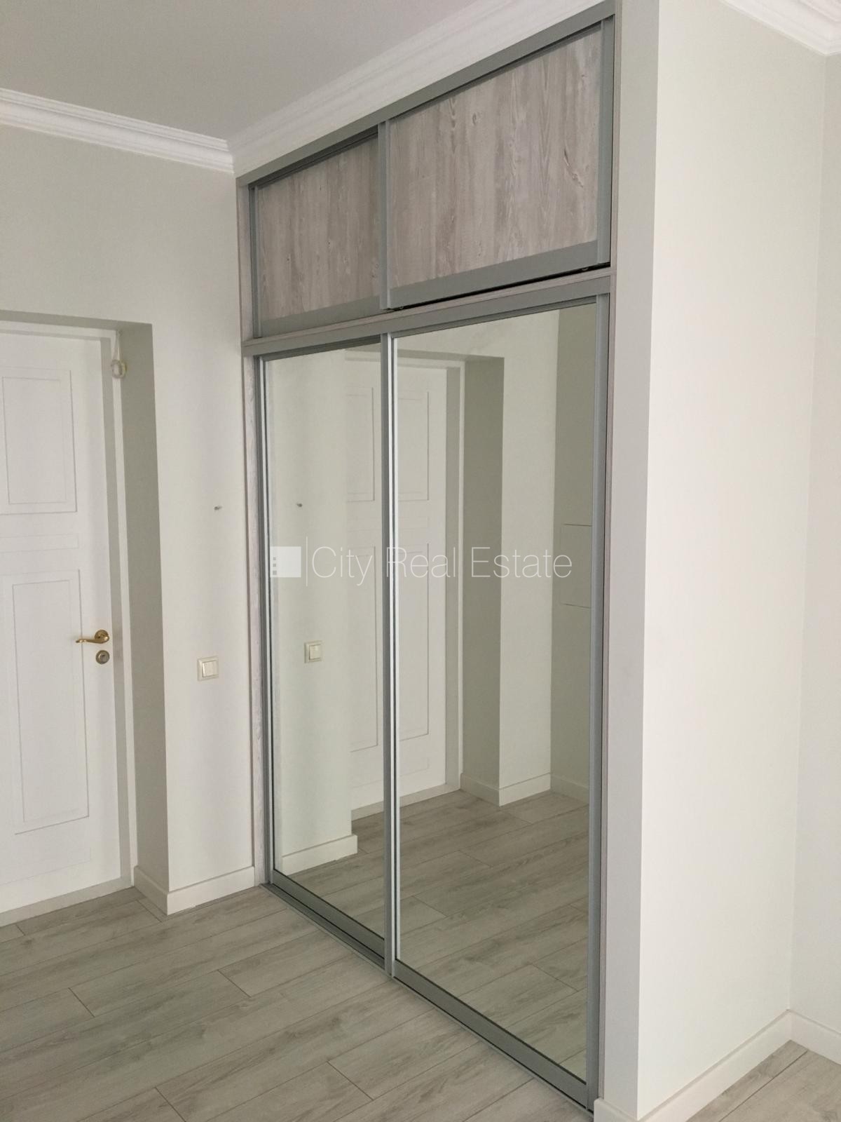 Sludinājumi. Projekts - Alīses 5, renovēta māja, slēgta teritorija, vieta automašīnai, pagalmā bērnu spēļu Cena: 900 EUR/mēn Foto #5