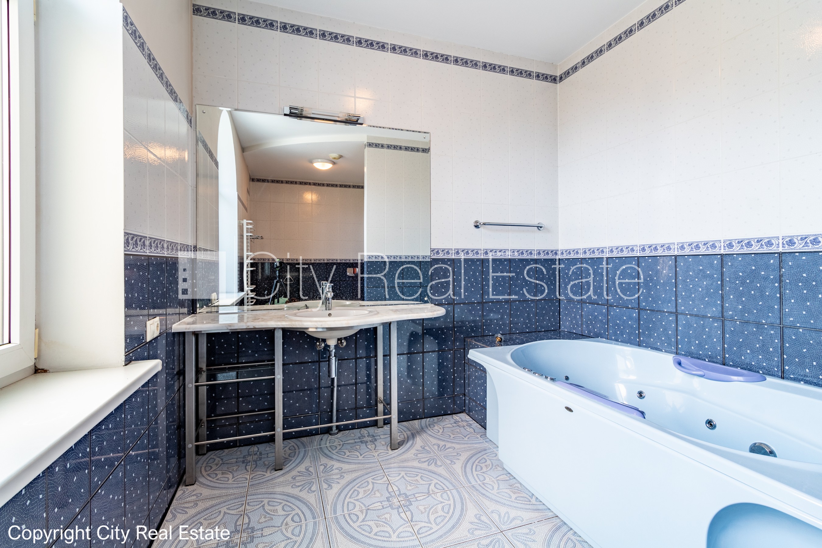 Sludinājumi. Labiekārtota apzaļumota teritorija, garāža vienai automašīnai, objektu apsargā fiziskā apsardze, Cena: 1000 EUR/mēn Foto #11