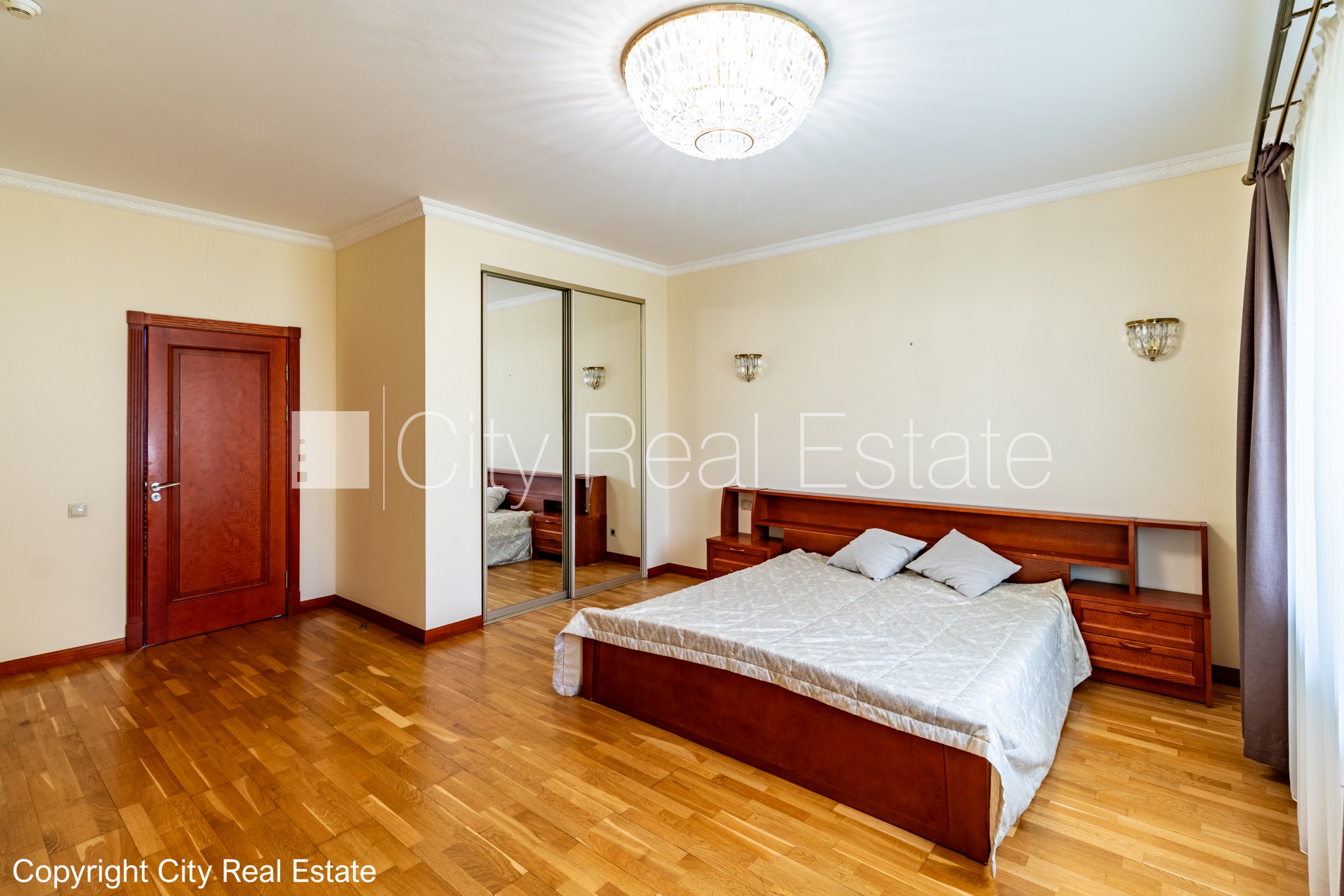 Sludinājumi. Labiekārtota apzaļumota teritorija, garāža vienai automašīnai, objektu apsargā fiziskā apsardze, Cena: 1000 EUR/mēn Foto #9