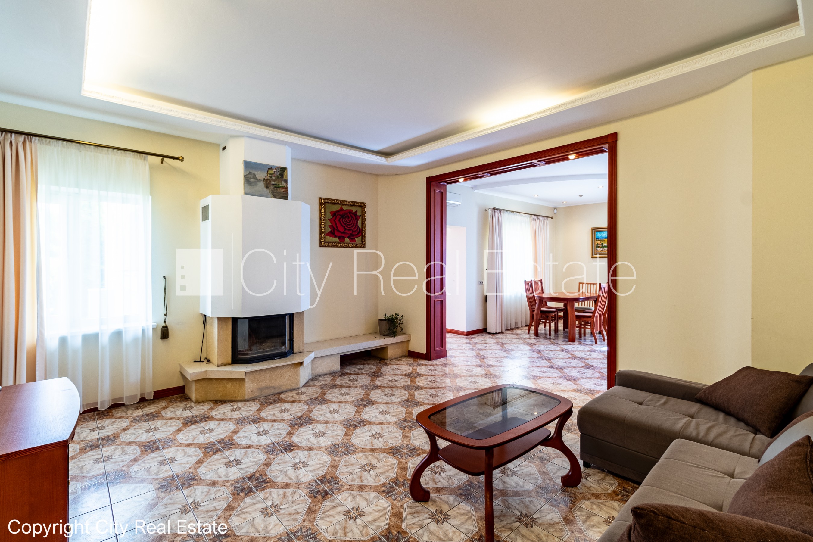 Sludinājumi. Labiekārtota apzaļumota teritorija, garāža vienai automašīnai, objektu apsargā fiziskā apsardze, Cena: 1000 EUR/mēn Foto #6