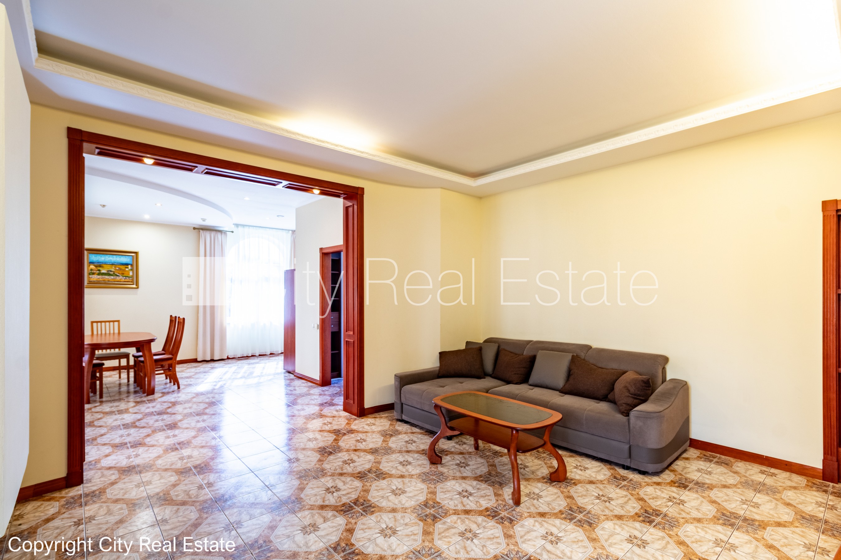 Sludinājumi. Labiekārtota apzaļumota teritorija, garāža vienai automašīnai, objektu apsargā fiziskā apsardze, Cena: 1000 EUR/mēn Foto #14