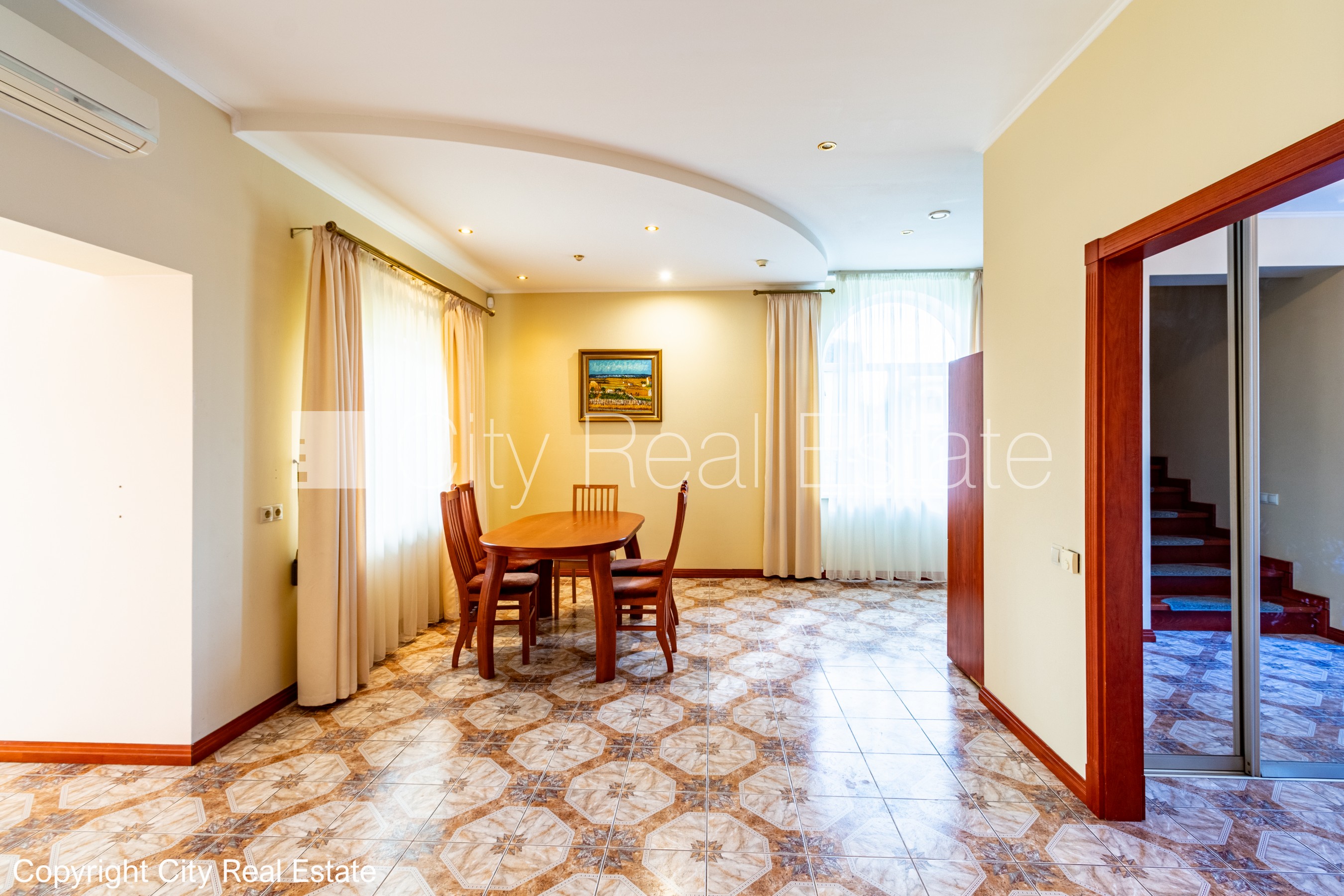 Sludinājumi. Labiekārtota apzaļumota teritorija, garāža vienai automašīnai, objektu apsargā fiziskā apsardze, Cena: 1000 EUR/mēn Foto #16