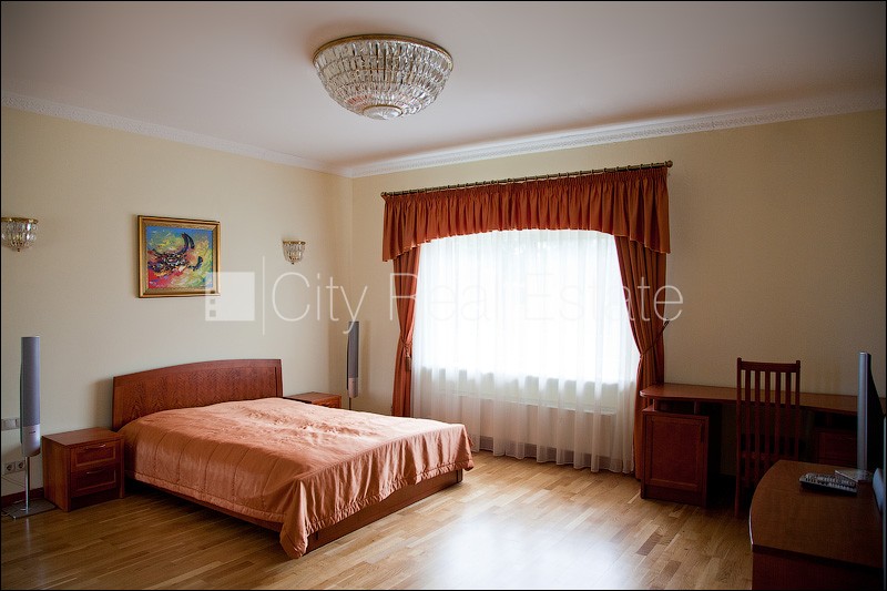 Sludinājumi. Slēgta teritorija, garāža vienai automašīnai, terase, guļamistabu skaits 3 gab., studio tipa, Cena: 295000 EUR Foto #8