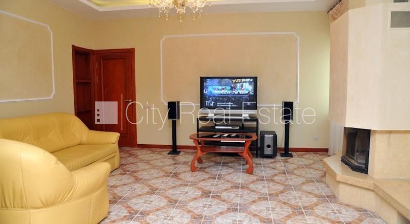 Sludinājumi. Slēgta teritorija, garāža vienai automašīnai, terase, guļamistabu skaits 3 gab., studio tipa, Cena: 295000 EUR Foto #3