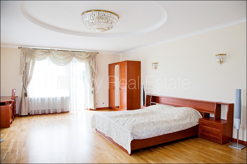 Sludinājumi. Slēgta teritorija, garāža vienai automašīnai, terase, guļamistabu skaits 3 gab., studio tipa, Cena: 295000 EUR Foto #6