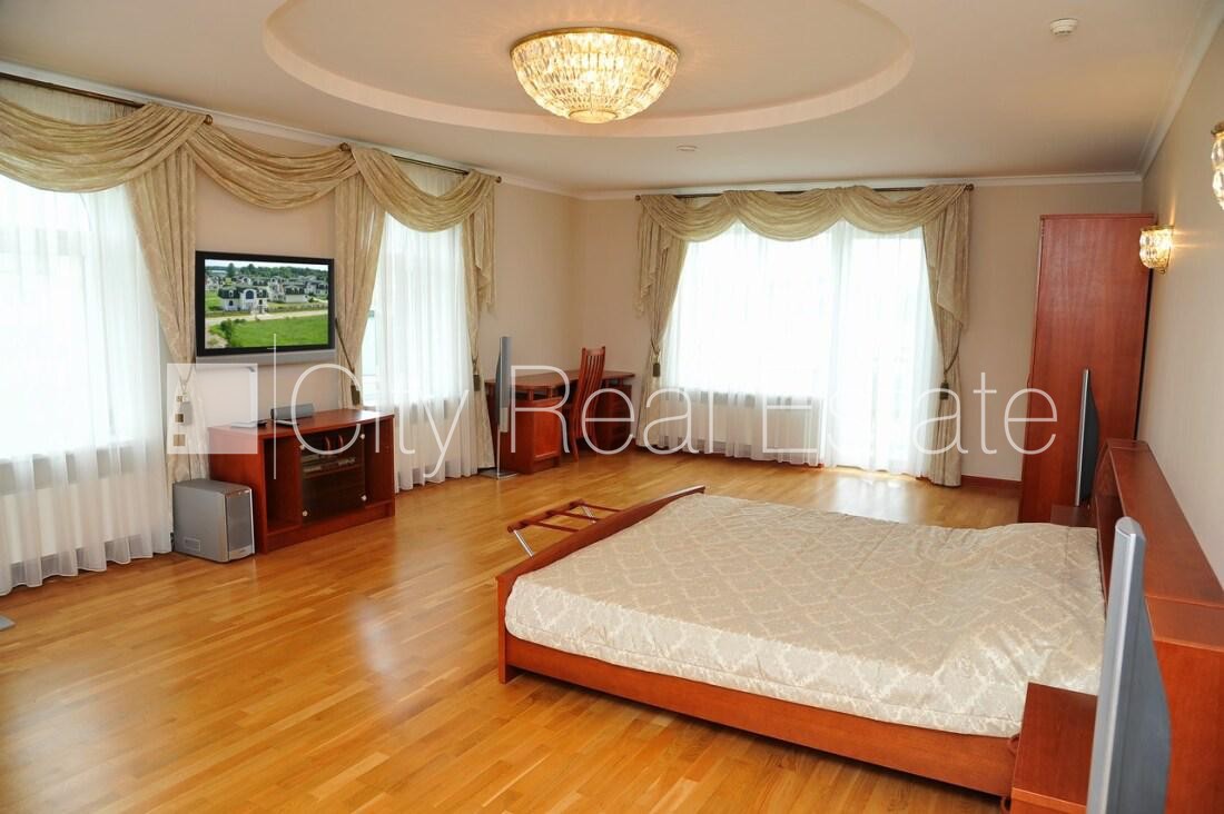 Sludinājumi. Slēgta teritorija, garāža vienai automašīnai, terase, guļamistabu skaits 3 gab., studio tipa, Cena: 295000 EUR Foto #7