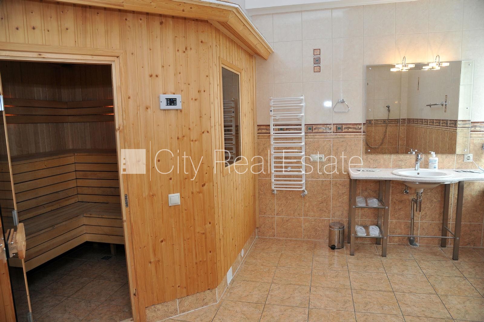 Sludinājumi. Slēgta teritorija, garāža vienai automašīnai, terase, guļamistabu skaits 3 gab., studio tipa, Cena: 295000 EUR Foto #18