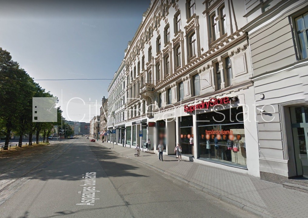 Объявление. Фасадный дом, реновированный дом, вход с улицы, окна выходят на улицу, система вентиляции воздуха, Цена: 3900 EUR/мес. Foto #3