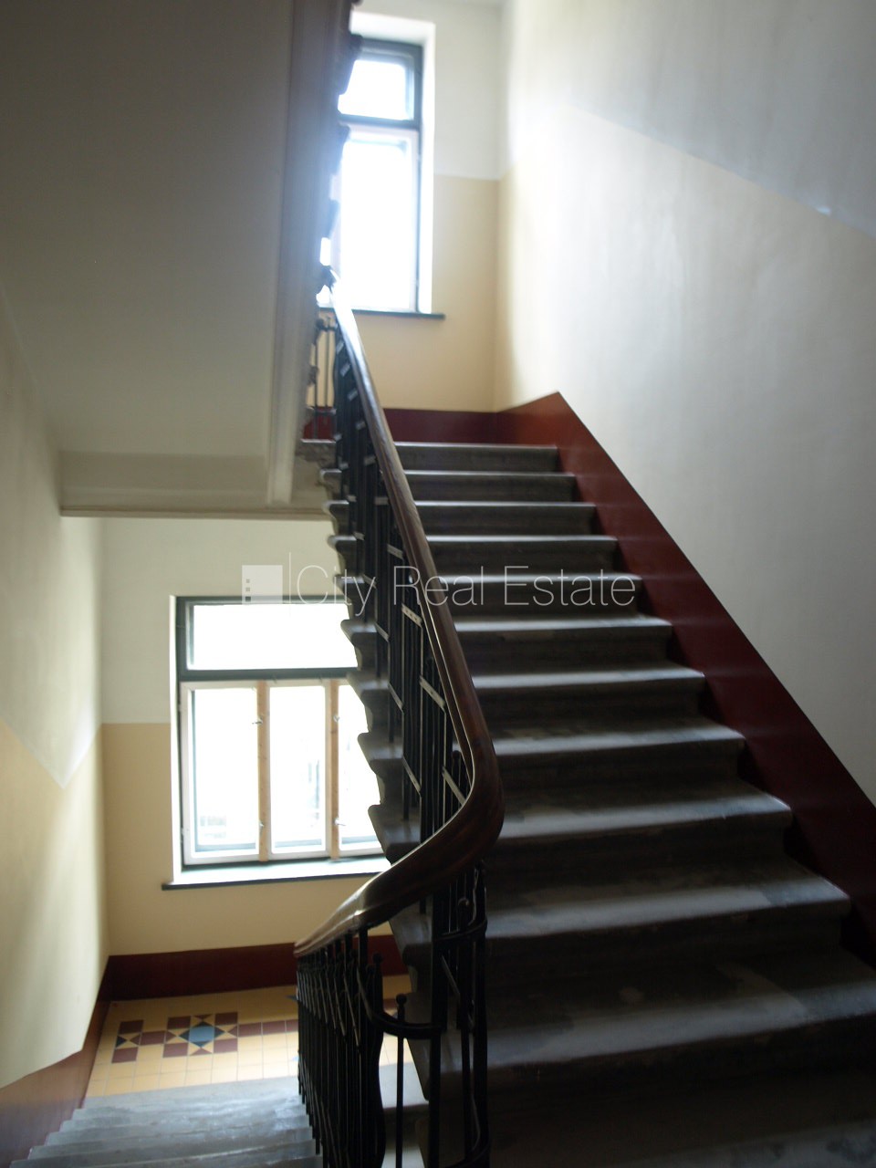 Sludinājumi. Pagalma ēka, renovēta māja, slēgts pagalms, pagalmā bērnu spēļu laukums, ir lifts, kāpņu telpa pēc Cena: 500 EUR/mēn Foto #10