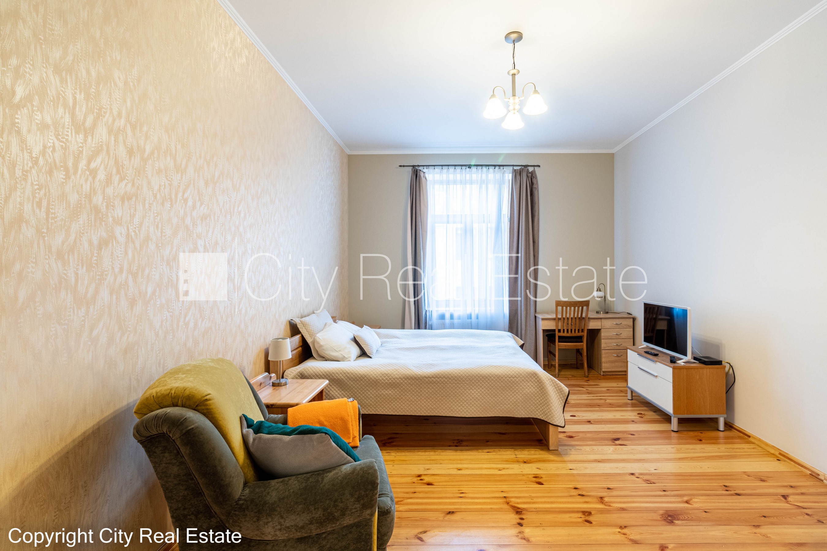 Sludinājumi. Pagalma ēka, renovēta māja, slēgts pagalms, pagalmā bērnu spēļu laukums, ir lifts, kāpņu telpa pēc Cena: 500 EUR/mēn Foto #1