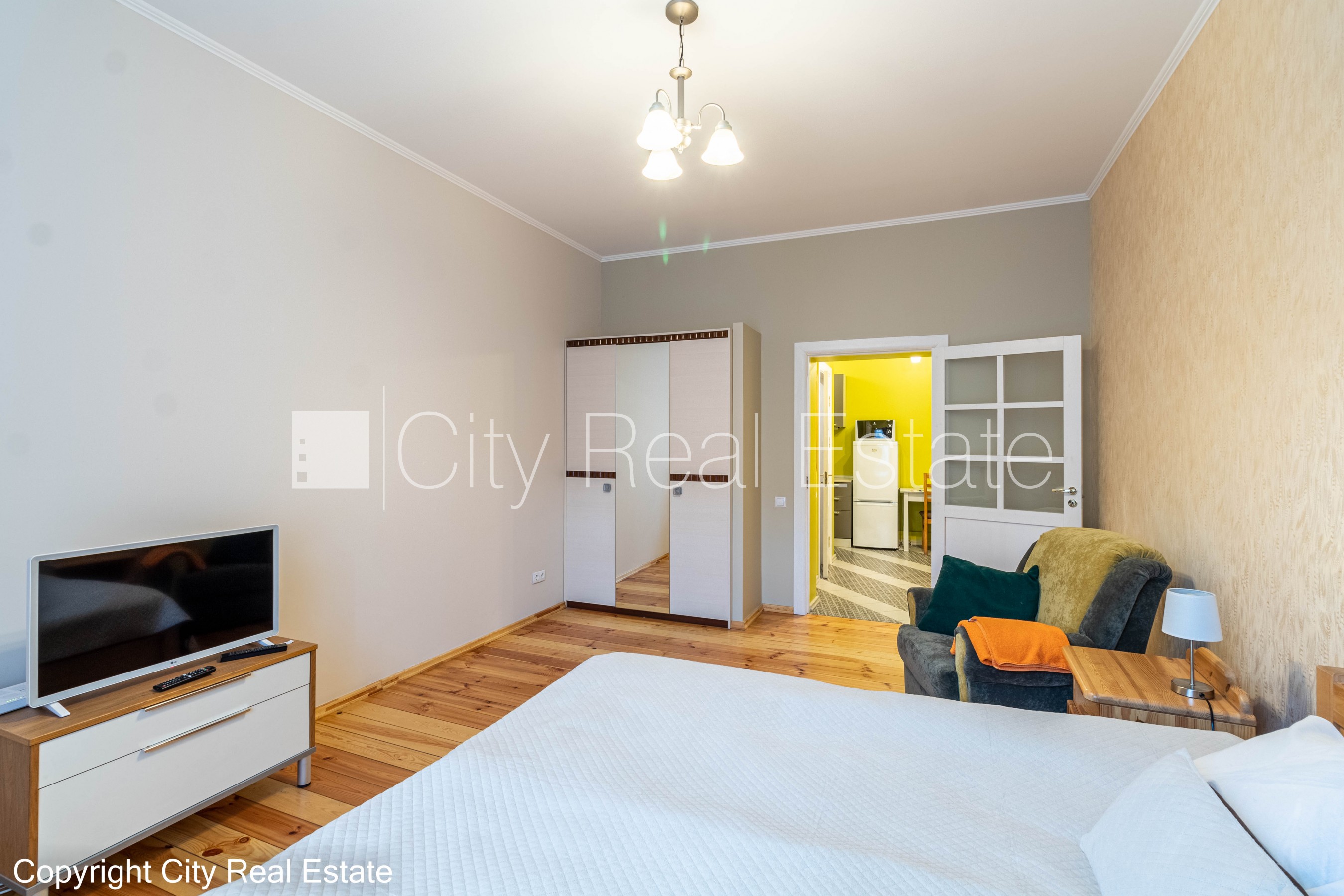 Sludinājumi. Pagalma ēka, renovēta māja, slēgts pagalms, pagalmā bērnu spēļu laukums, ir lifts, kāpņu telpa pēc Cena: 500 EUR/mēn Foto #2