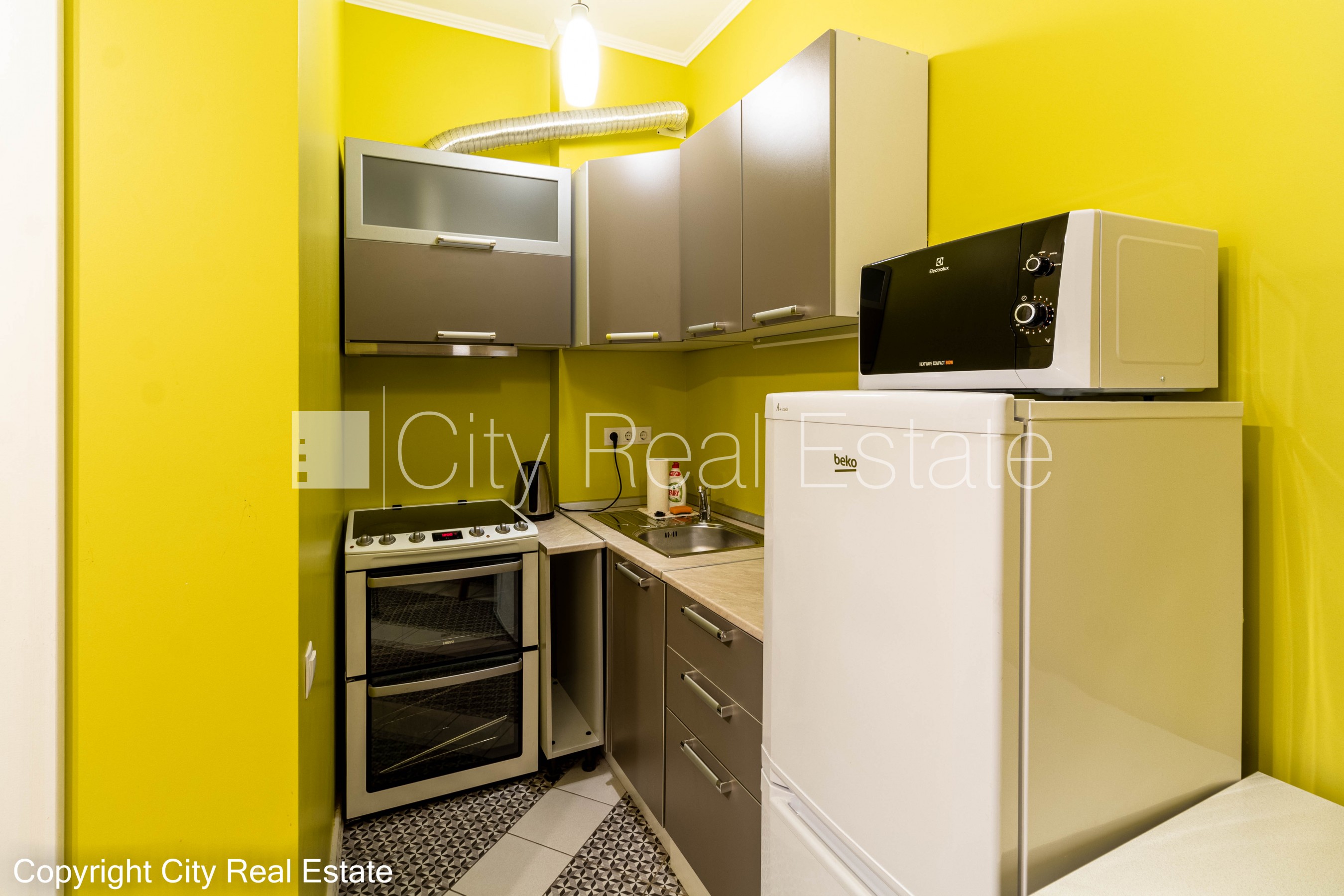 Sludinājumi. Pagalma ēka, renovēta māja, slēgts pagalms, pagalmā bērnu spēļu laukums, ir lifts, kāpņu telpa pēc Cena: 500 EUR/mēn Foto #5