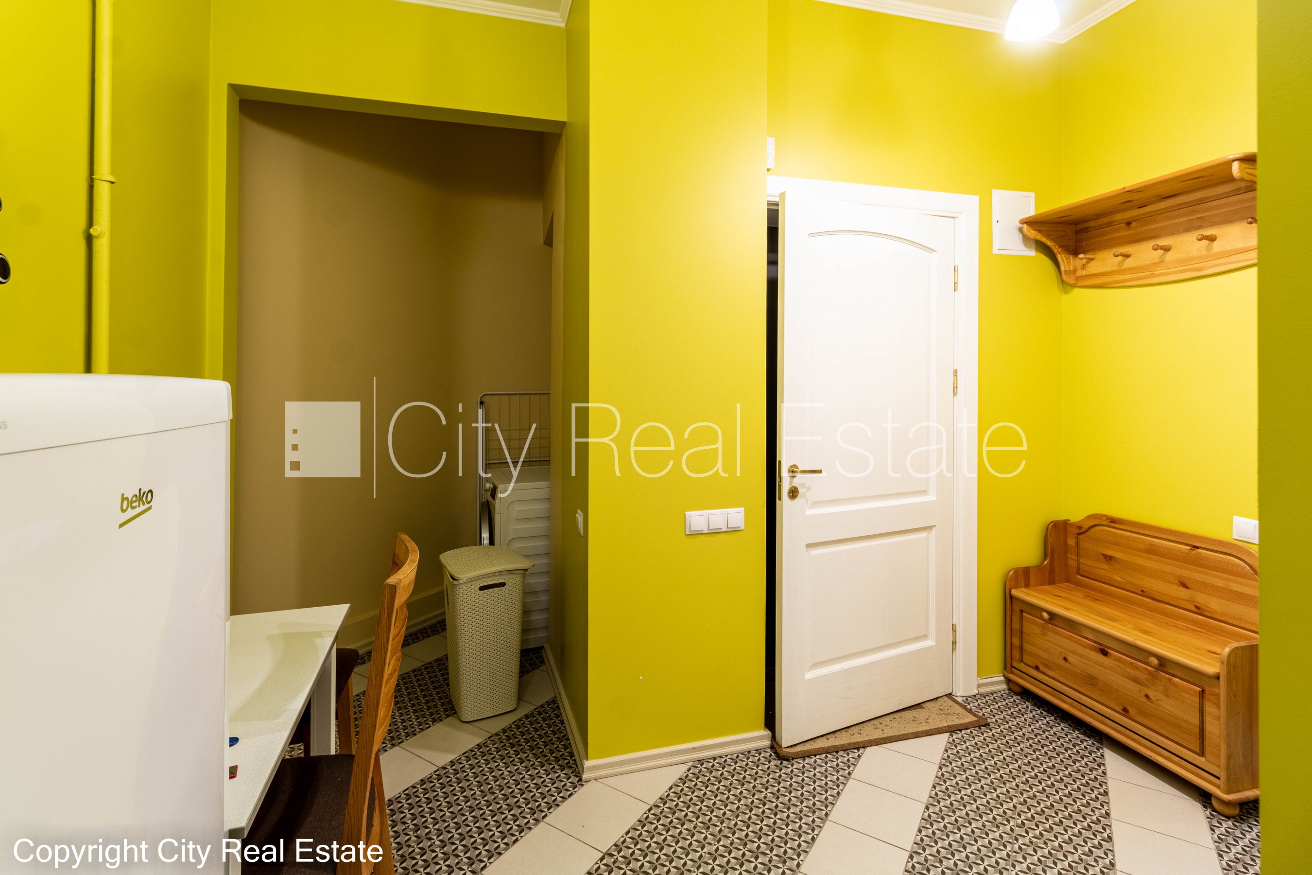 Sludinājumi. Pagalma ēka, renovēta māja, slēgts pagalms, pagalmā bērnu spēļu laukums, ir lifts, kāpņu telpa pēc Cena: 500 EUR/mēn Foto #6