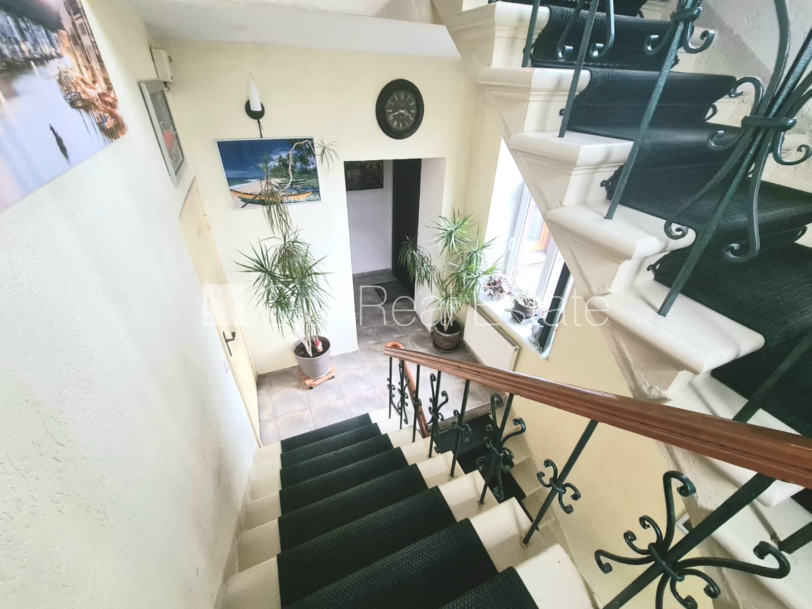 Sludinājumi. Fasādes māja, labiekārtots apzaļumots pagalms, slēgts pagalms, iežogota teritorija, maksas Cena: 280 EUR/mēn Foto #10