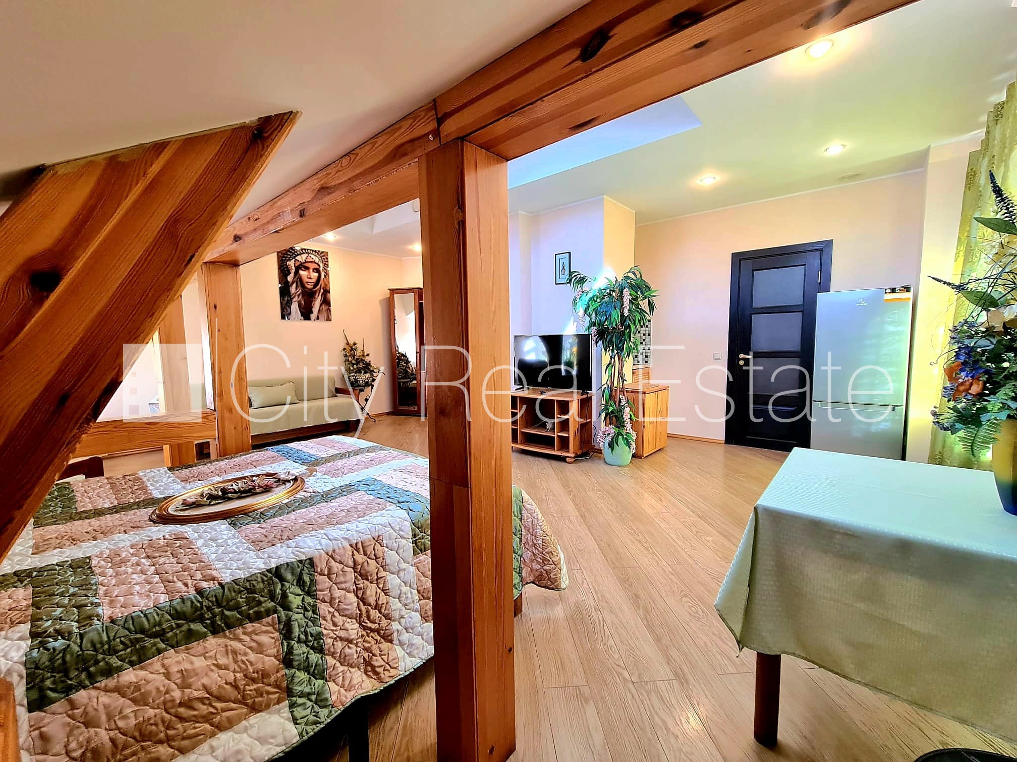 Sludinājumi. Fasādes māja, labiekārtots apzaļumots pagalms, slēgts pagalms, iežogota teritorija, maksas Cena: 280 EUR/mēn Foto #5