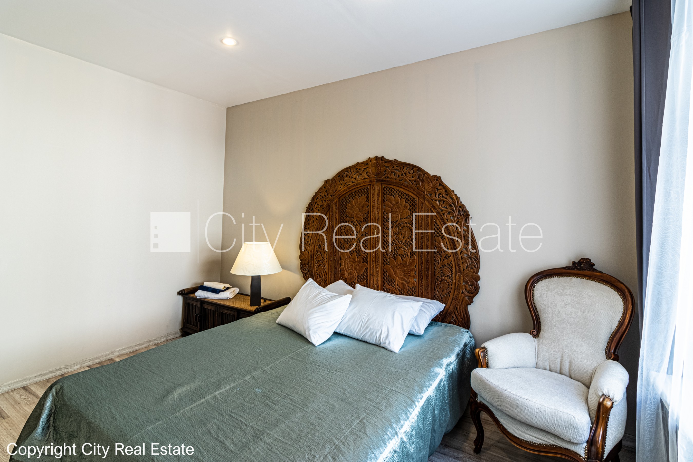 Sludinājumi. Fasādes māja, renovēta māja, ieeja no ielas, kāpņu telpa pēc kapitālā remonta, logi vērsti uz ielas Cena: 1200 EUR/mēn Foto #6