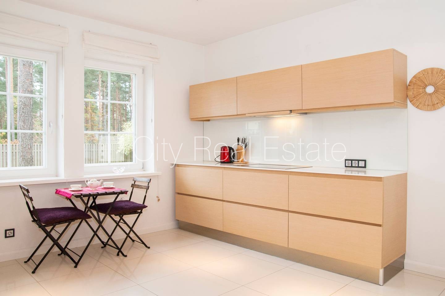 Sludinājumi. Zeme īpašumā, jaunceltne, dakstiņu jumta segums, ķieģeļu mūra sienas, labiekārtota apzaļumota Cena: 525000 EUR Foto #11