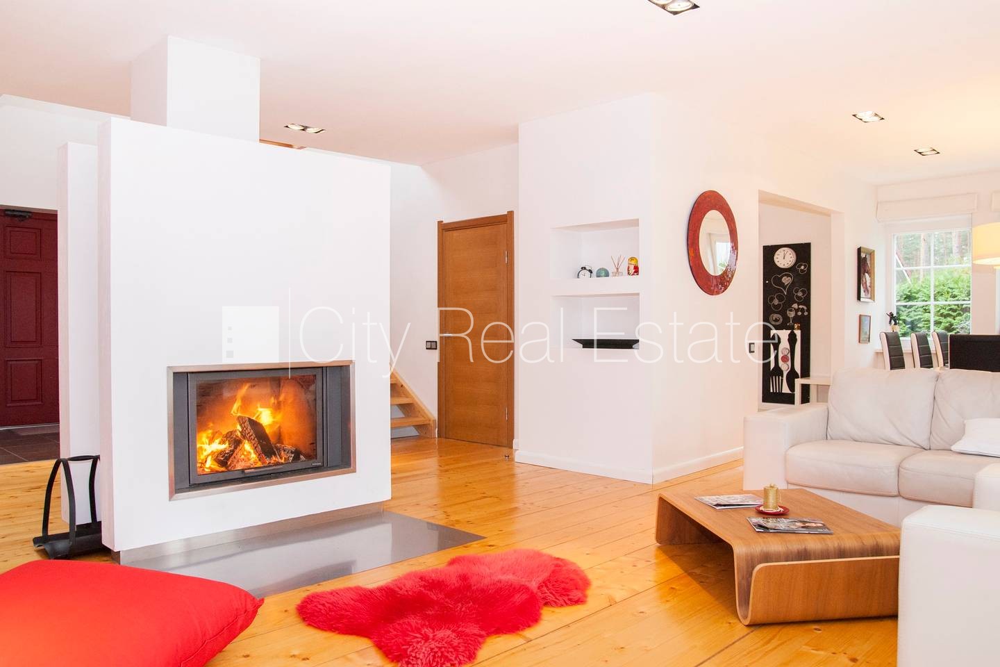 Sludinājumi. Zeme īpašumā, jaunceltne, dakstiņu jumta segums, ķieģeļu mūra sienas, labiekārtota apzaļumota Cena: 525000 EUR Foto #2