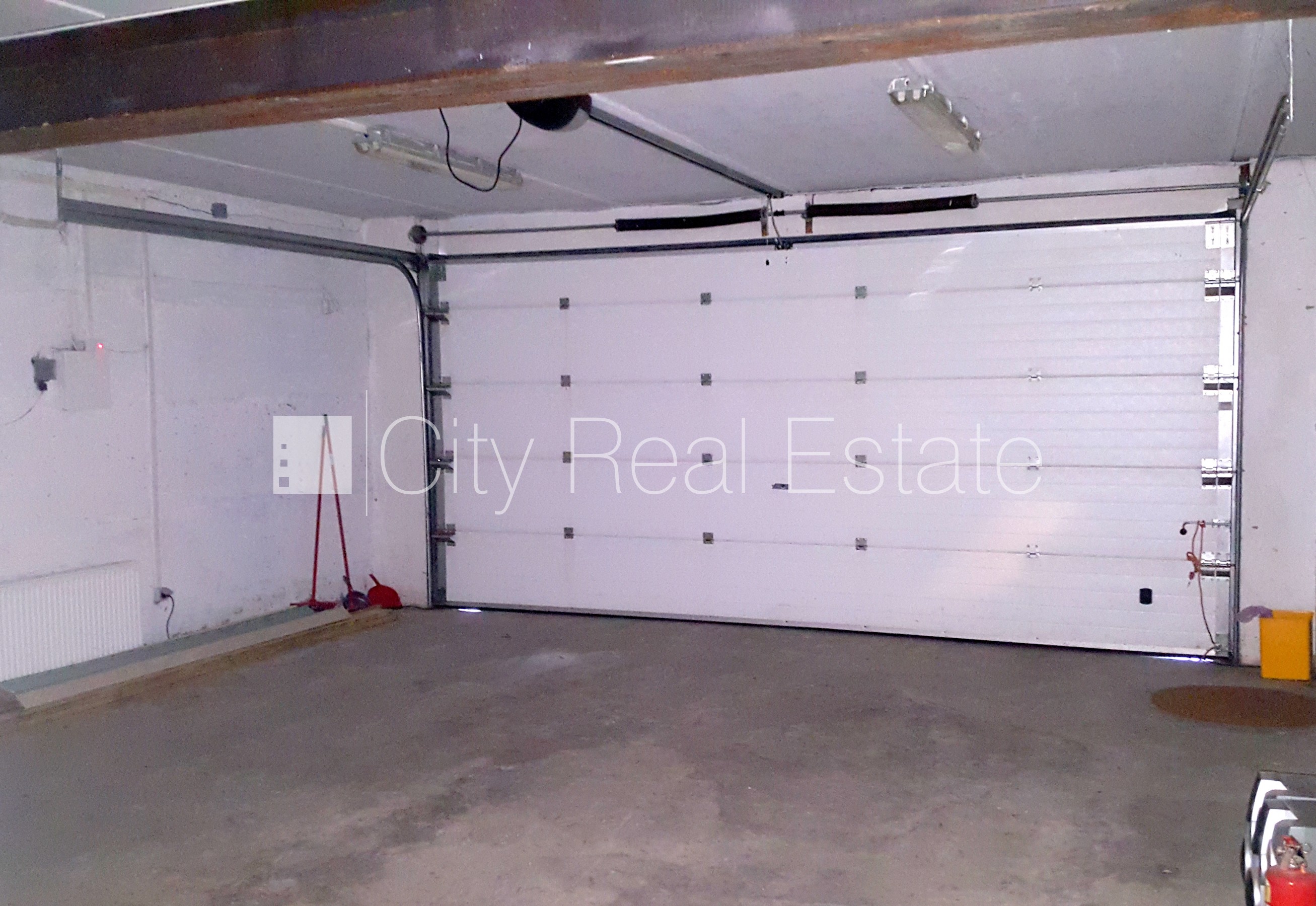 Sludinājumi. Zeme īpašumā, jaunceltne, dakstiņu jumta segums, ķieģeļu mūra sienas, labiekārtota apzaļumota Cena: 525000 EUR Foto #24