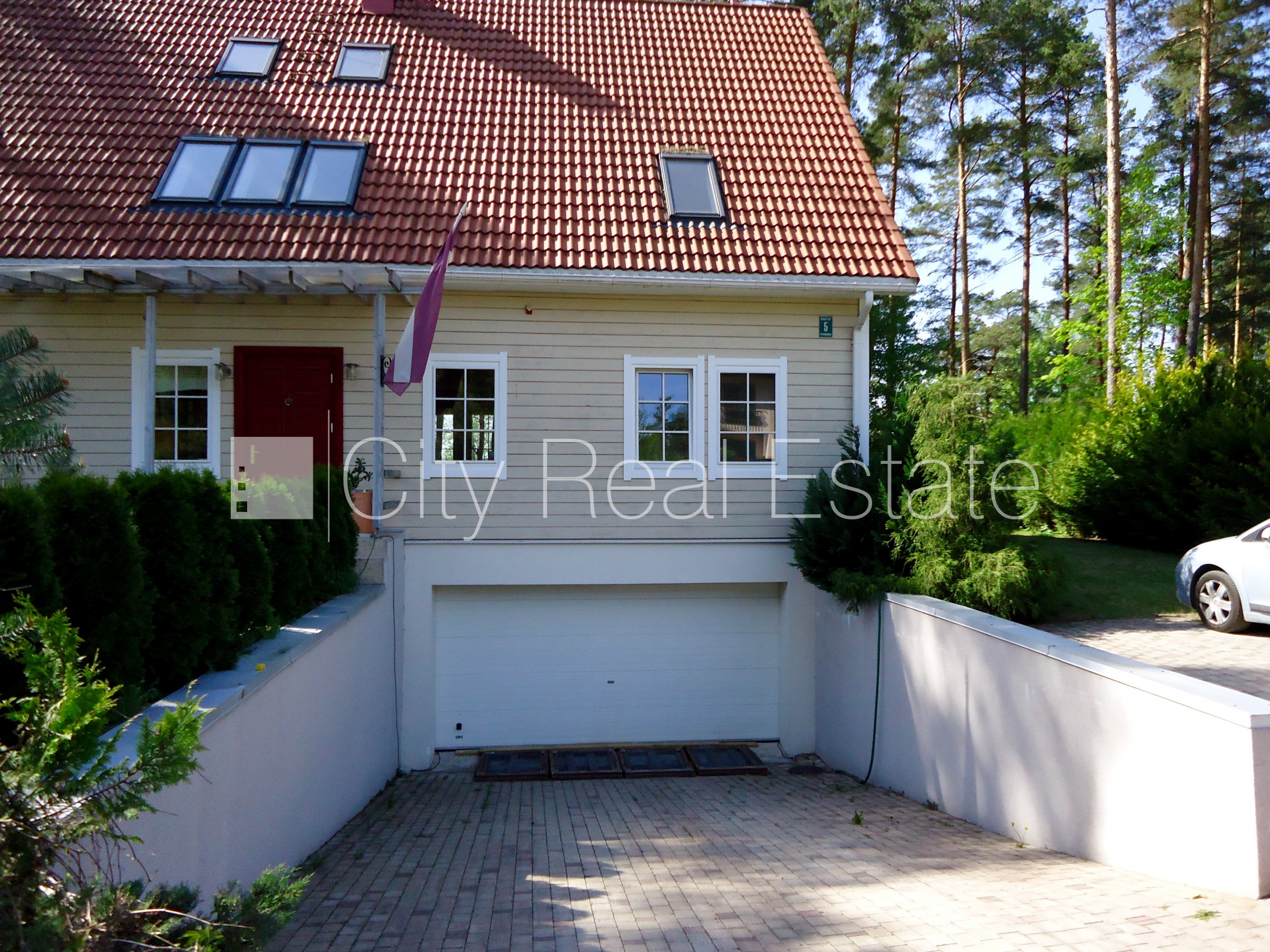 Sludinājumi. Zeme īpašumā, jaunceltne, dakstiņu jumta segums, ķieģeļu mūra sienas, labiekārtota apzaļumota Cena: 525000 EUR Foto #25