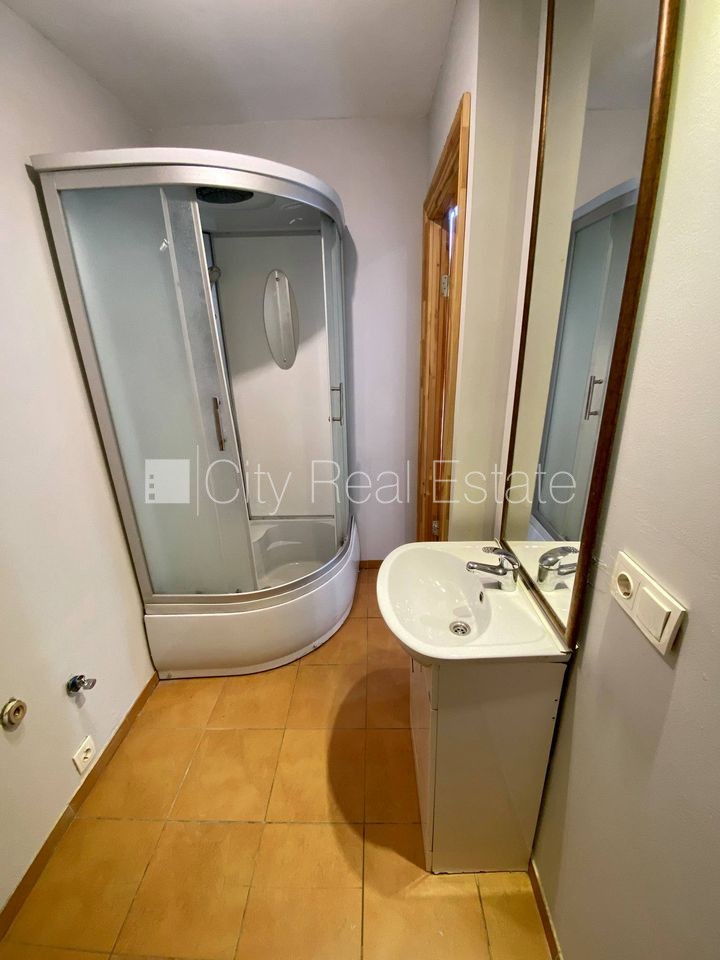 Sludinājumi. Fasādes māja, renovēta māja, labiekārtots apzaļumots pagalms, slēgts pagalms, ieeja no ielas un Cena: 320 EUR/mēn Foto #10