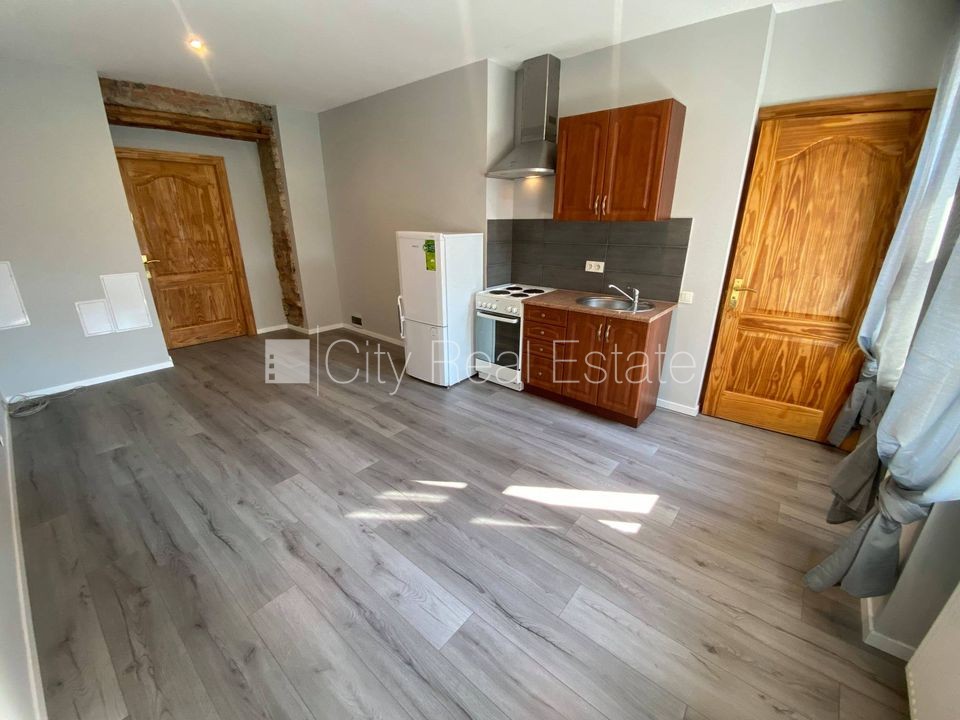 Sludinājumi. Fasādes māja, renovēta māja, labiekārtots apzaļumots pagalms, slēgts pagalms, ieeja no ielas un Cena: 320 EUR/mēn Foto #8