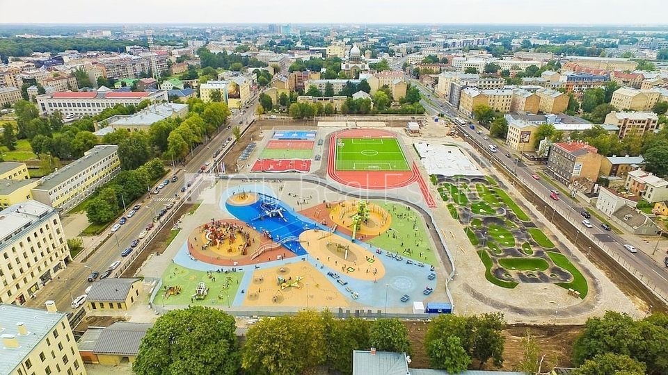 Объявление. Фасадный дом, реновированный дом, благоустроенный озеленённый двор, закрытый двор, вход с улицы, Цена: 430 EUR/мес. Foto #15