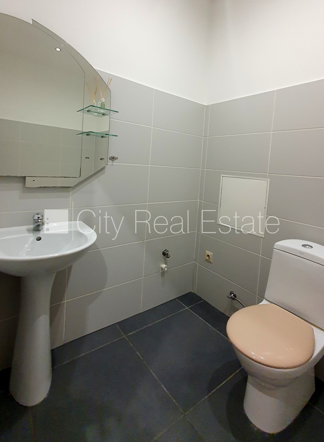 Sludinājumi. Projekts - Katoļu 9, fasādes māja, renovēta māja, labiekārtota apzaļumota teritorija, slēgts Cena: 450 EUR/mēn Foto #12