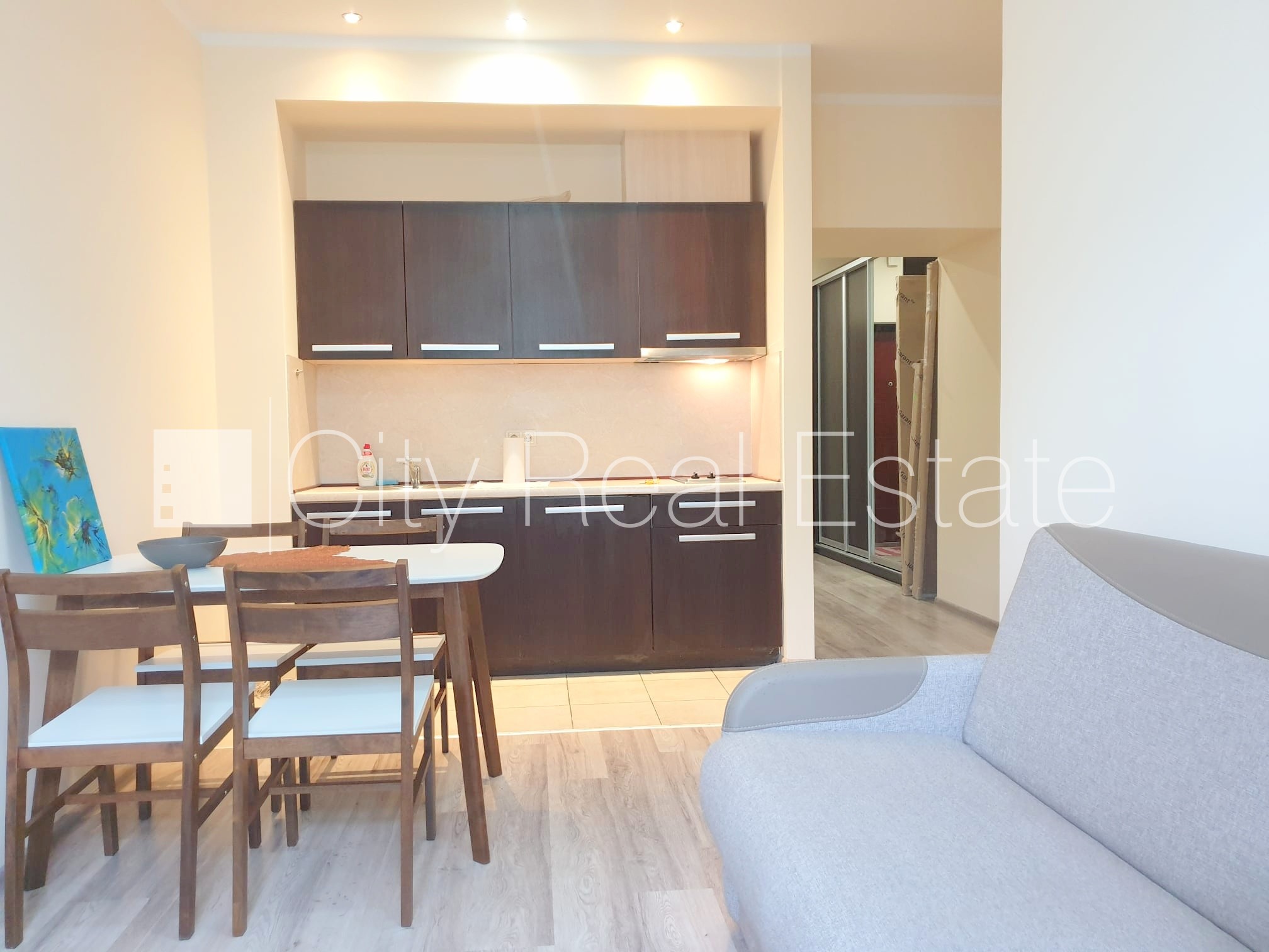 Sludinājumi. Projekts - Katoļu 9, fasādes māja, renovēta māja, labiekārtota apzaļumota teritorija, slēgts Cena: 450 EUR/mēn Foto #2