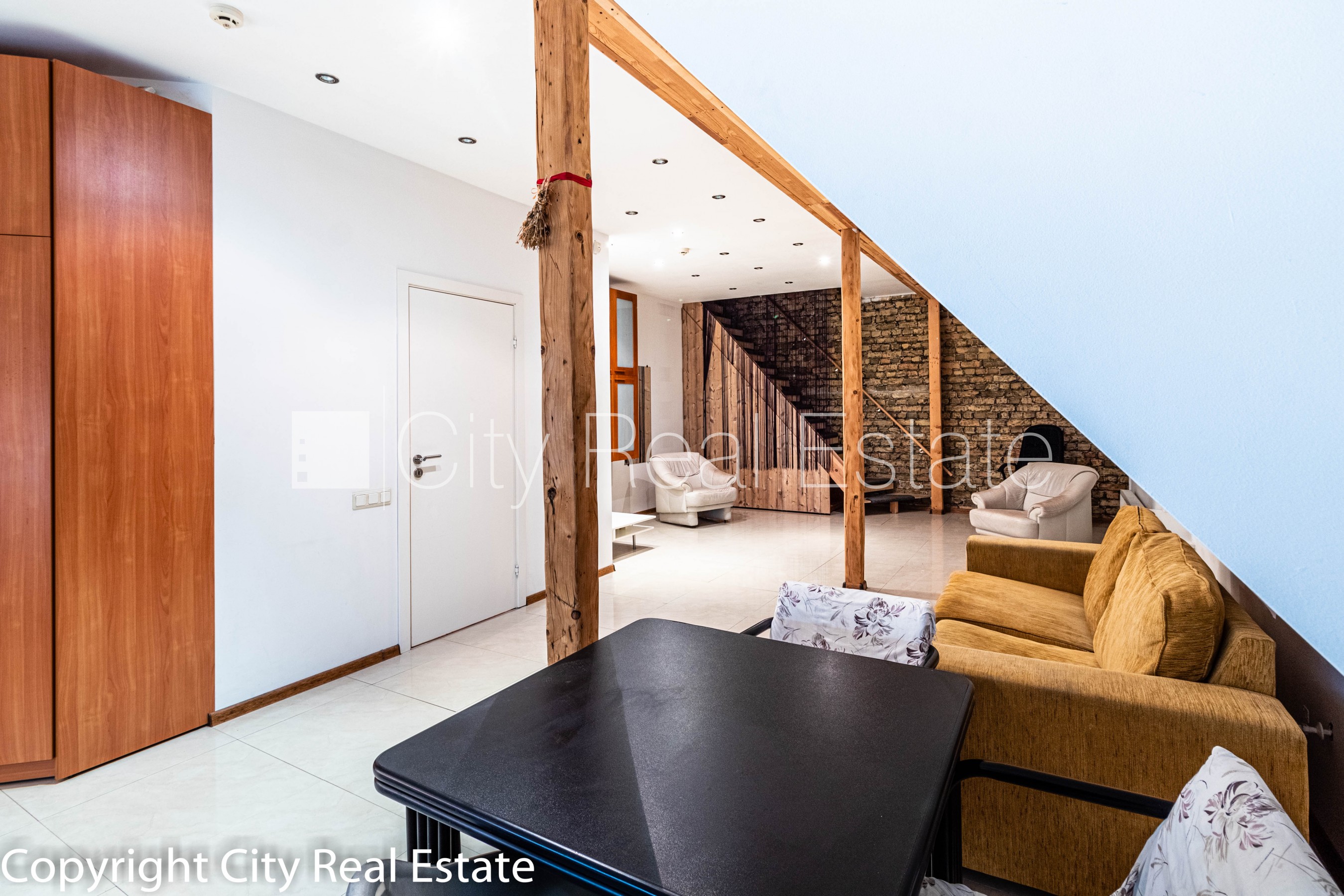 Sludinājumi. Fasādes māja, mansards, divstāvīgs, studio tipa, virtuve apvienota ar istabu, gāzes apkure, Cena: 120000 EUR Foto #6