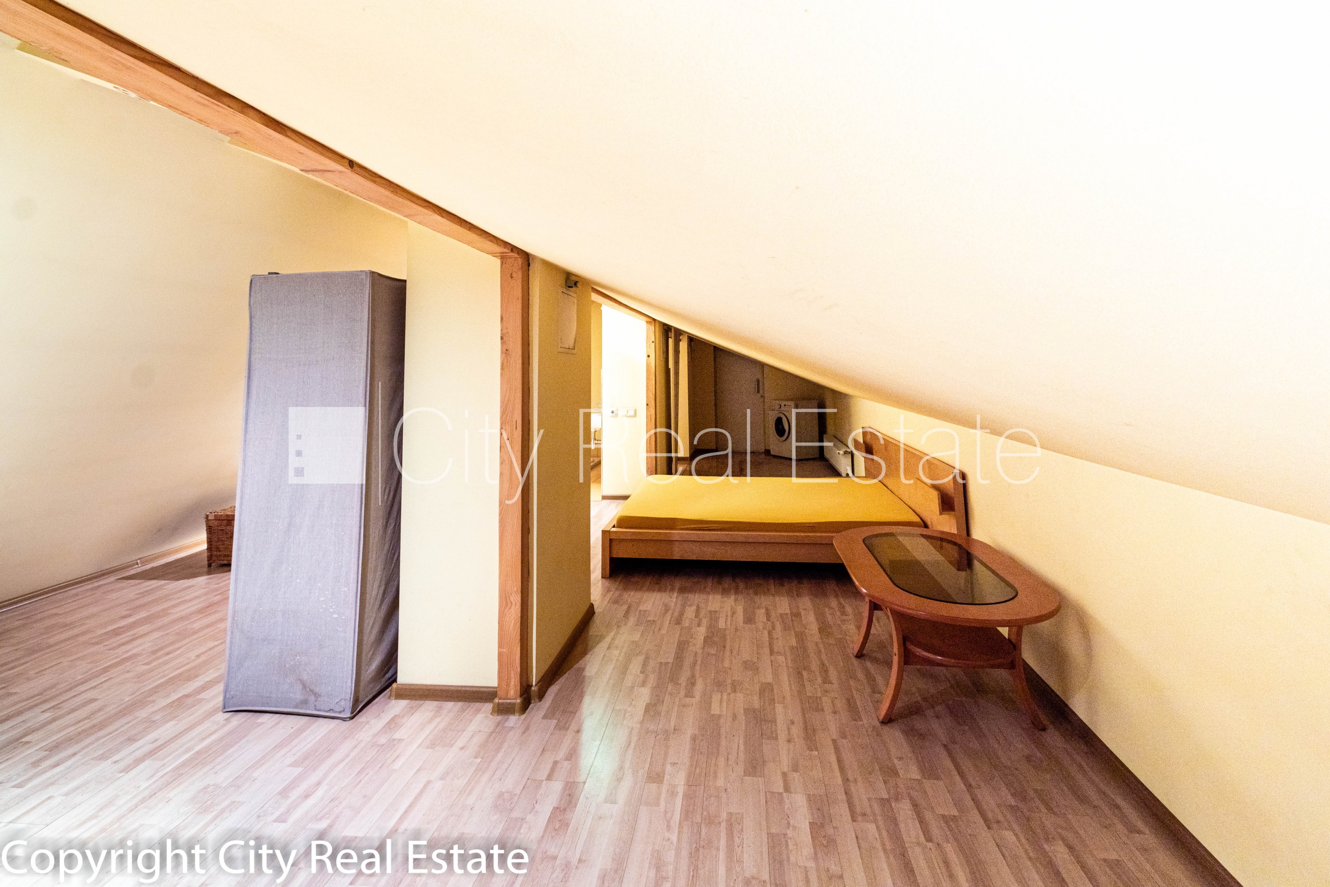 Sludinājumi. Fasādes māja, mansards, divstāvīgs, studio tipa, virtuve apvienota ar istabu, gāzes apkure, Cena: 120000 EUR Foto #10