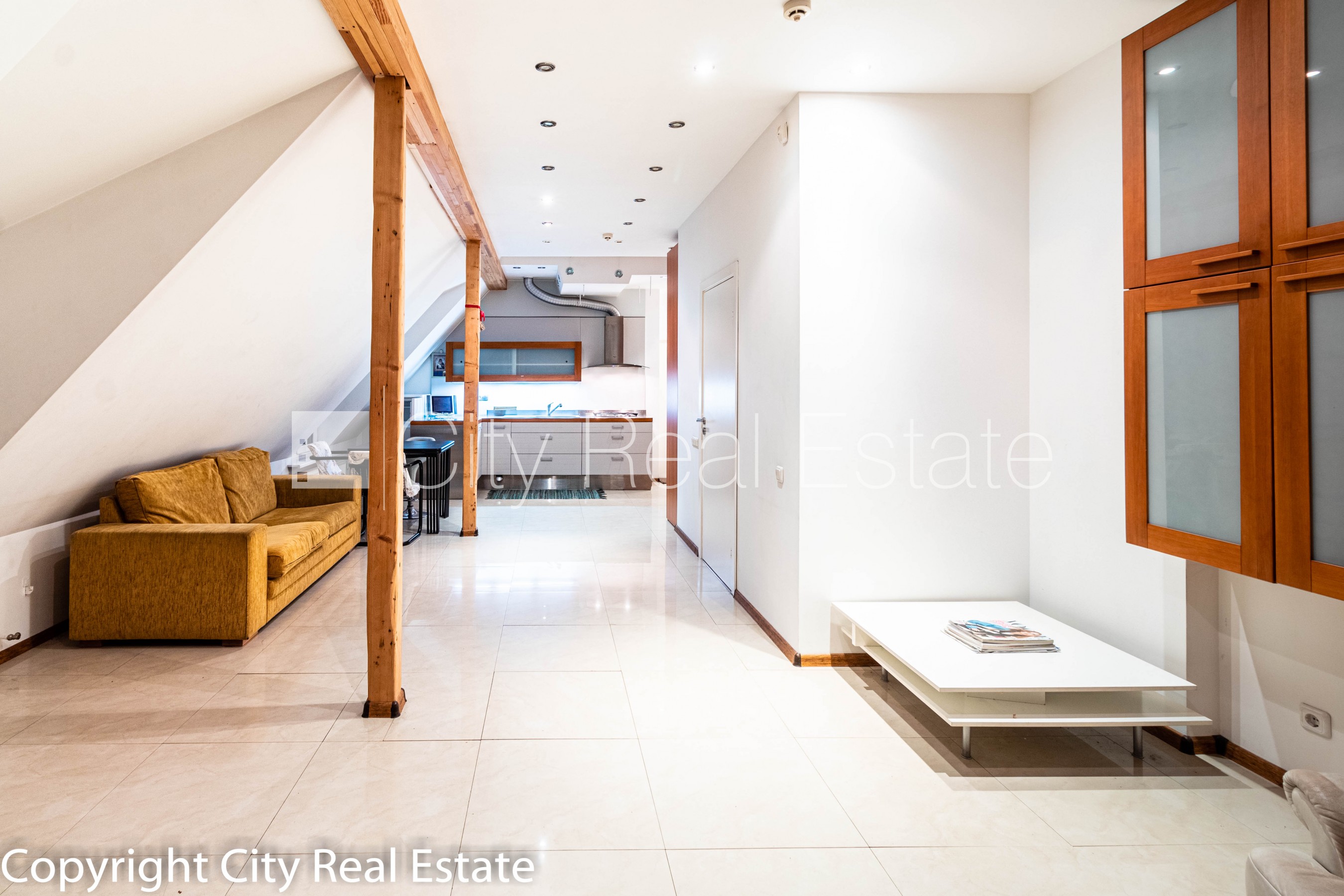 Sludinājumi. Fasādes māja, mansards, divstāvīgs, studio tipa, virtuve apvienota ar istabu, gāzes apkure, Cena: 120000 EUR Foto #2