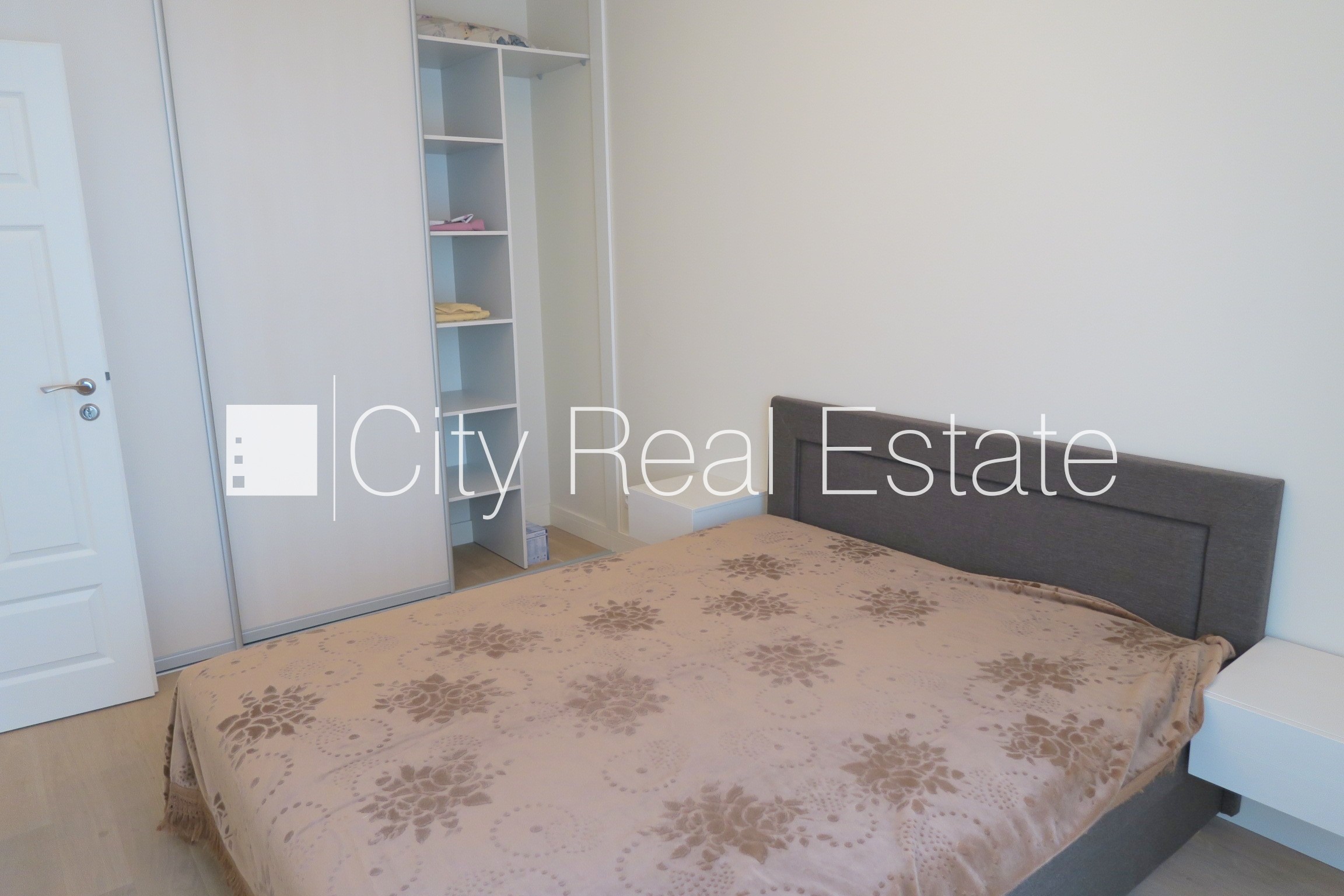 Sludinājumi. Jaunceltne, fasādes māja, labiekārtots apzaļumots pagalms, slēgts pagalms, iespēja nomāt Cena: 140000 EUR Foto #5