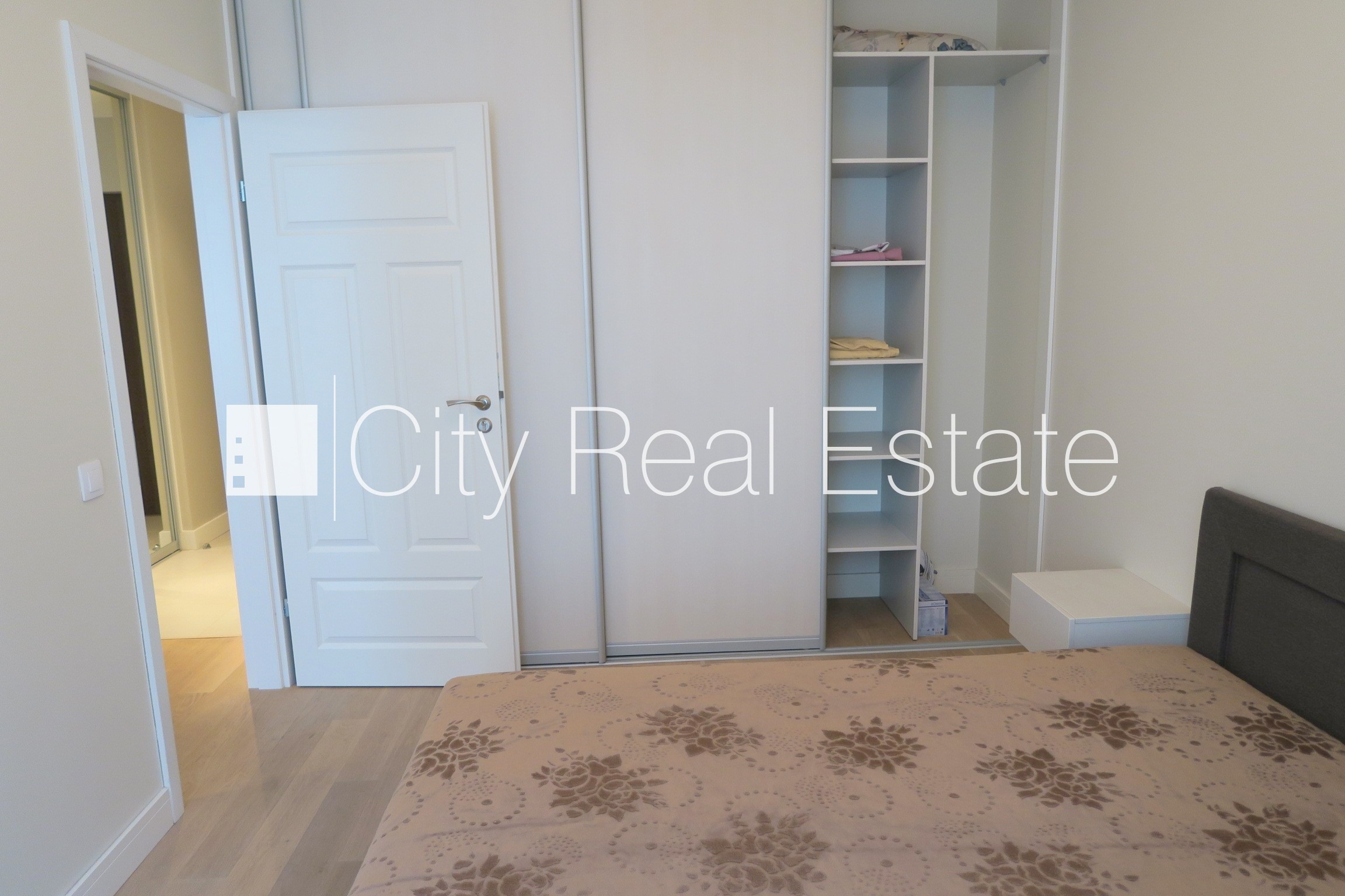 Sludinājumi. Jaunceltne, fasādes māja, labiekārtots apzaļumots pagalms, slēgts pagalms, iespēja nomāt Cena: 140000 EUR Foto #6