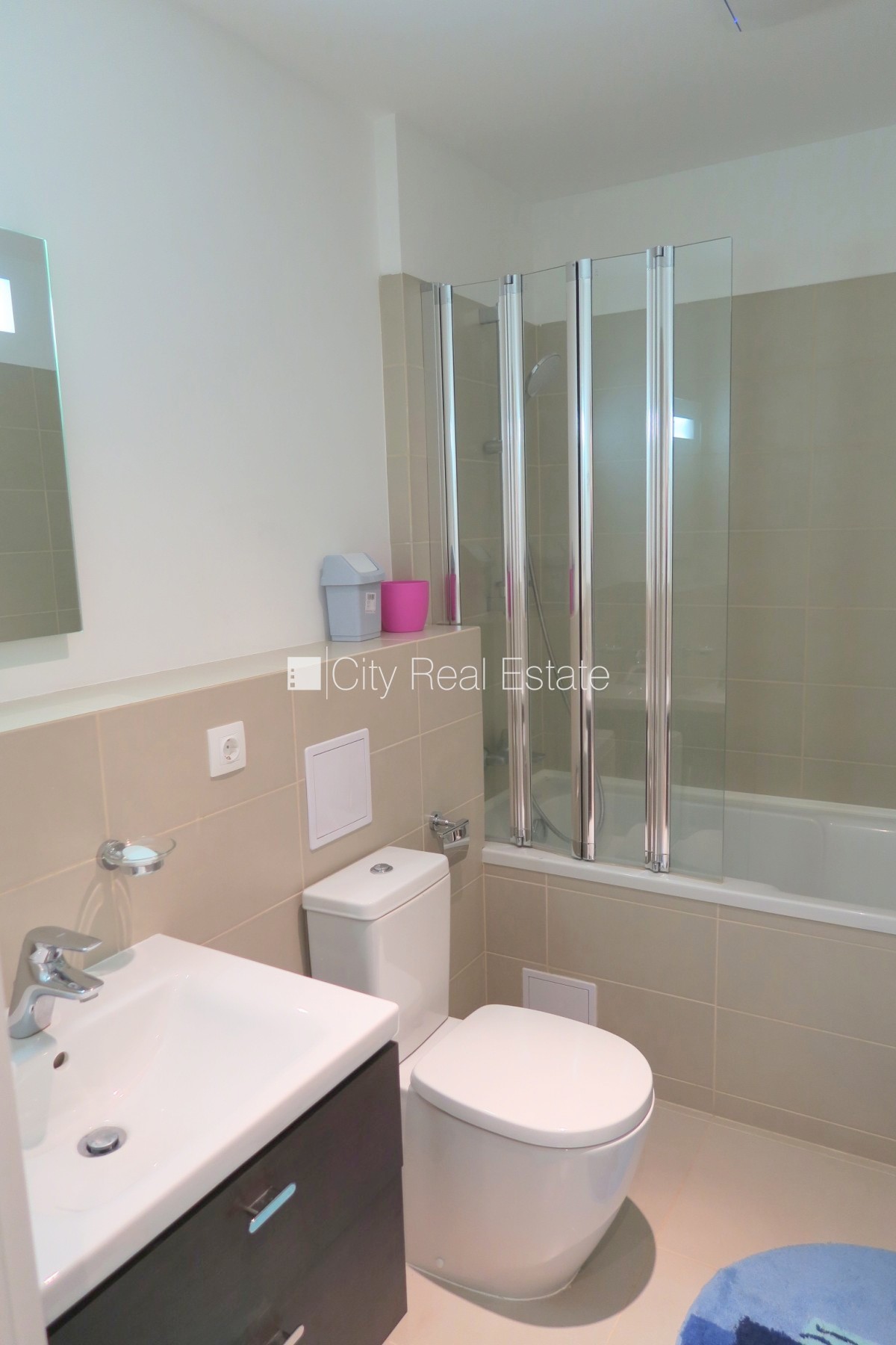 Sludinājumi. Jaunceltne, fasādes māja, labiekārtots apzaļumots pagalms, slēgts pagalms, iespēja nomāt Cena: 140000 EUR Foto #8