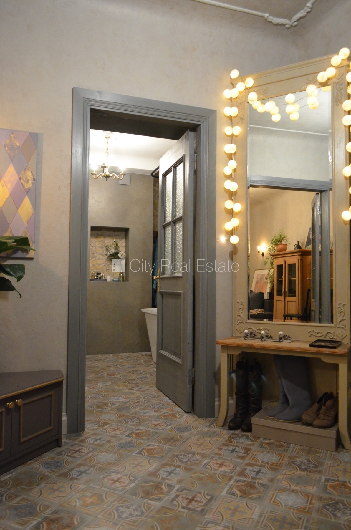 Sludinājumi. Fasādes māja, labiekārtota apzaļumota teritorija, garāžas vārti aprīkoti ar automatizētu atvēršanās Cena: 950 EUR/mēn Foto #11