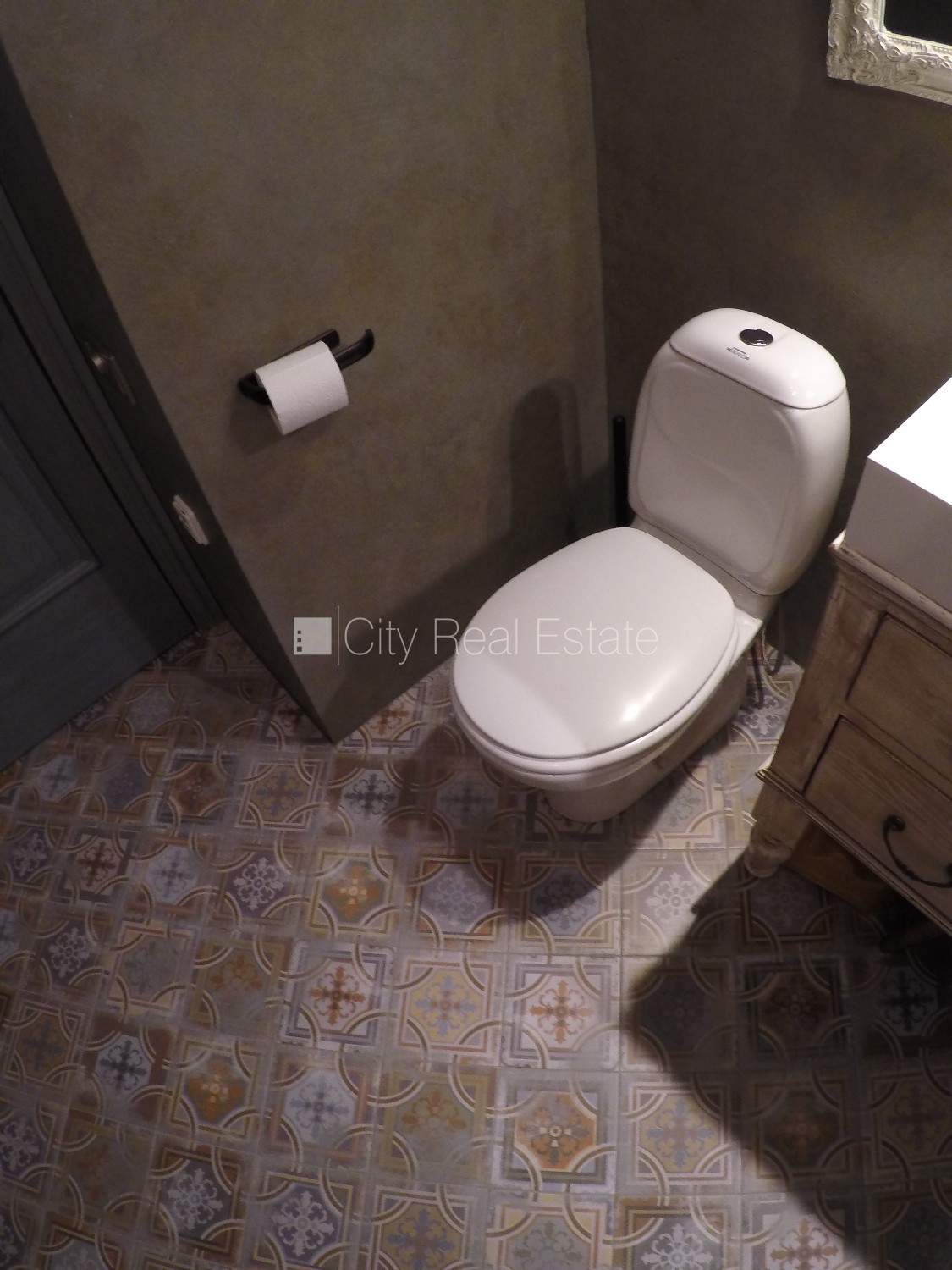 Sludinājumi. Fasādes māja, labiekārtota apzaļumota teritorija, garāžas vārti aprīkoti ar automatizētu atvēršanās Cena: 950 EUR/mēn Foto #17