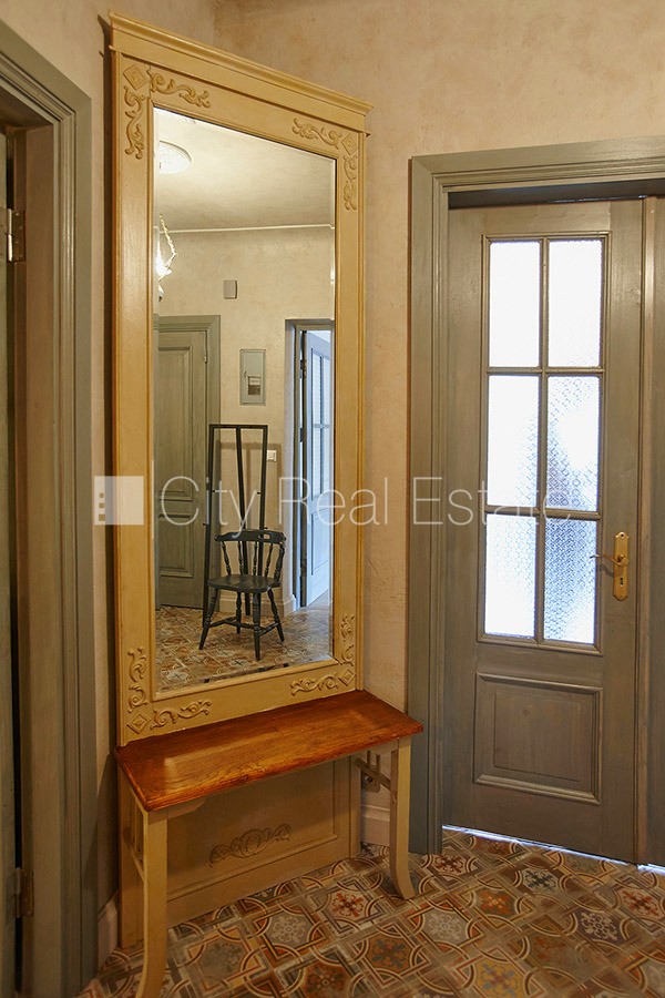 Sludinājumi. Fasādes māja, labiekārtota apzaļumota teritorija, garāžas vārti aprīkoti ar automatizētu atvēršanās Cena: 950 EUR/mēn Foto #18