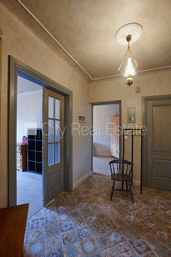 Sludinājumi. Fasādes māja, labiekārtota apzaļumota teritorija, garāžas vārti aprīkoti ar automatizētu atvēršanās Cena: 950 EUR/mēn Foto #10