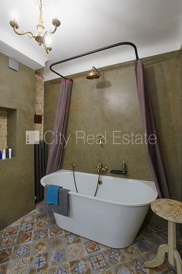 Sludinājumi. Fasādes māja, labiekārtota apzaļumota teritorija, garāžas vārti aprīkoti ar automatizētu atvēršanās Cena: 950 EUR/mēn Foto #14