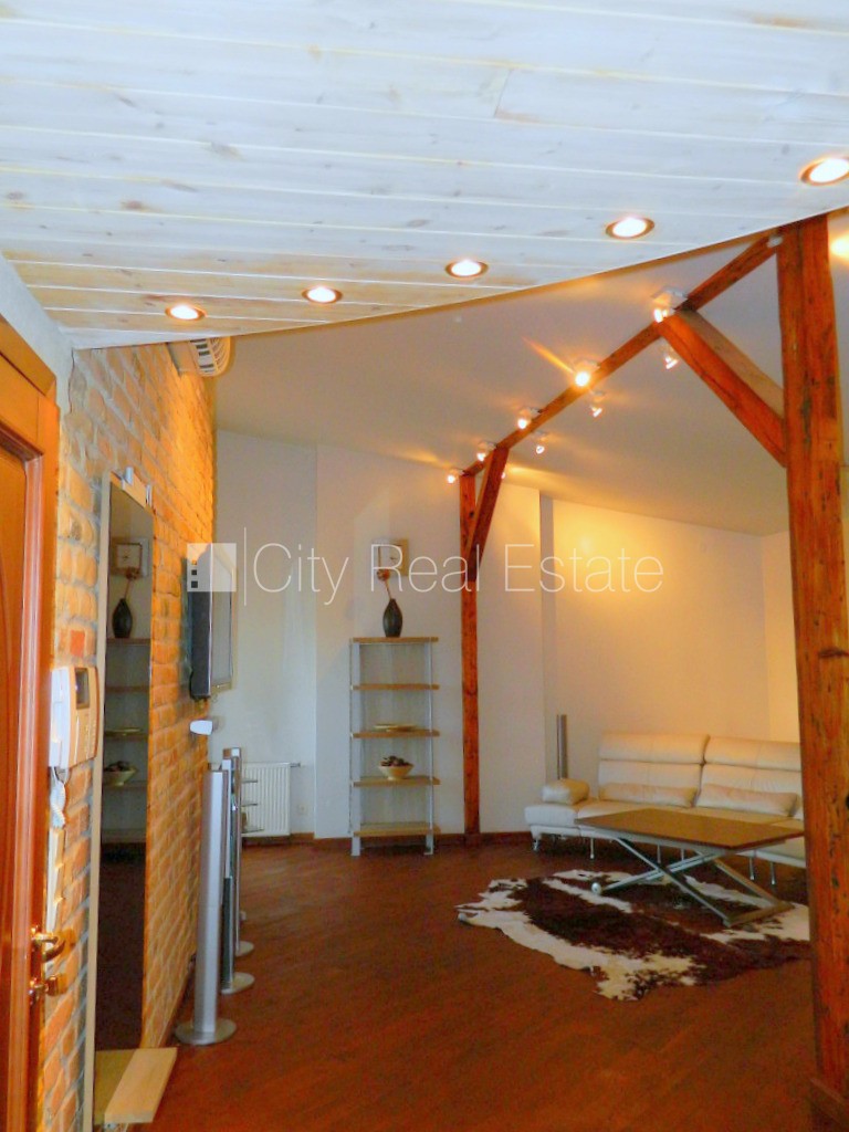 Sludinājumi. Fasādes māja, ieeja no ielas, kāpņu telpa pēc kosmētiskā remonta, franču balkons, terase, logi Cena: 1000 EUR/mēn Foto #22