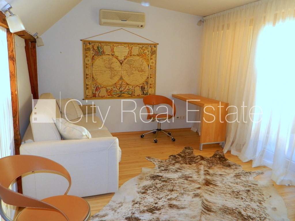 Sludinājumi. Fasādes māja, ieeja no ielas, kāpņu telpa pēc kosmētiskā remonta, franču balkons, terase, logi Cena: 1000 EUR/mēn Foto #6