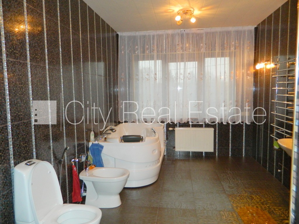 Sludinājumi. Privātmāja, jaunceltne, labiekārtota apzaļumota teritorija, teritorijas iebrauktuves vārti aprīkoti Cena: 345500 EUR Foto #25