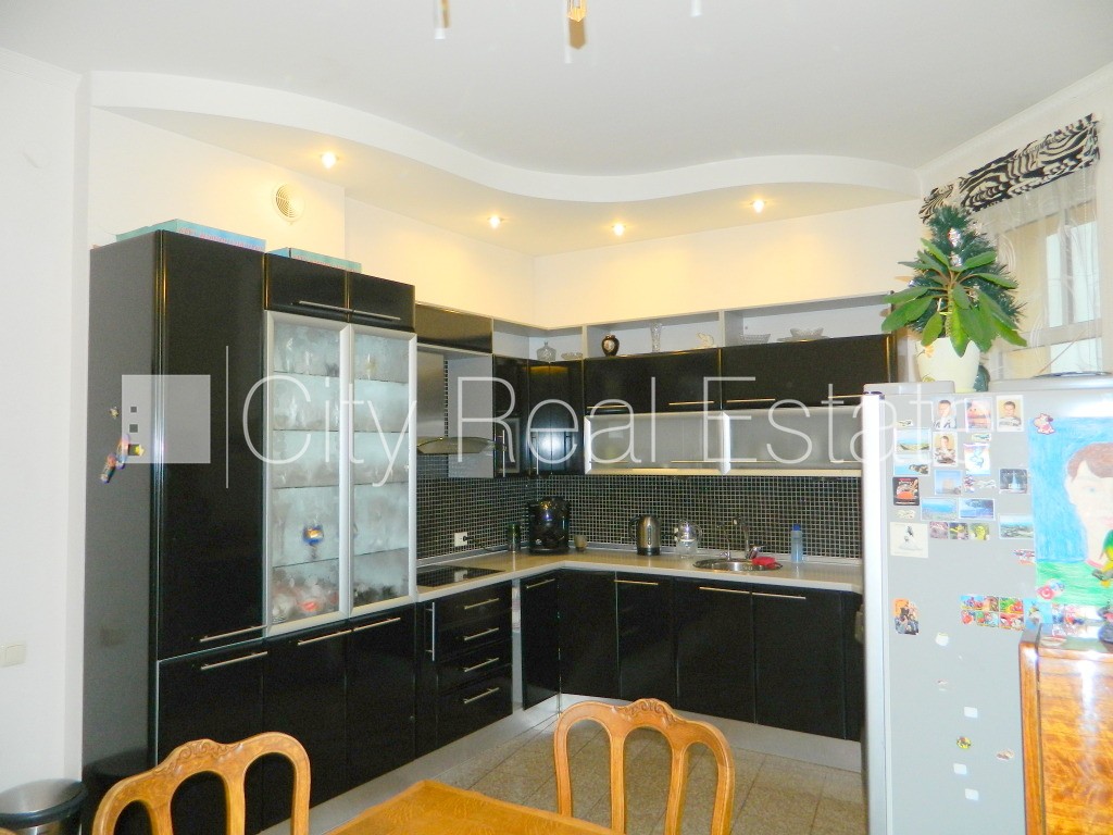 Sludinājumi. Privātmāja, jaunceltne, labiekārtota apzaļumota teritorija, teritorijas iebrauktuves vārti aprīkoti Cena: 345500 EUR Foto #12