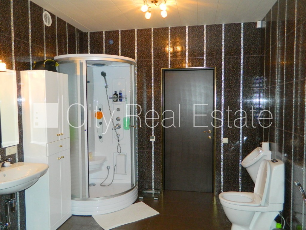 Sludinājumi. Privātmāja, jaunceltne, labiekārtota apzaļumota teritorija, teritorijas iebrauktuves vārti aprīkoti Cena: 345500 EUR Foto #20