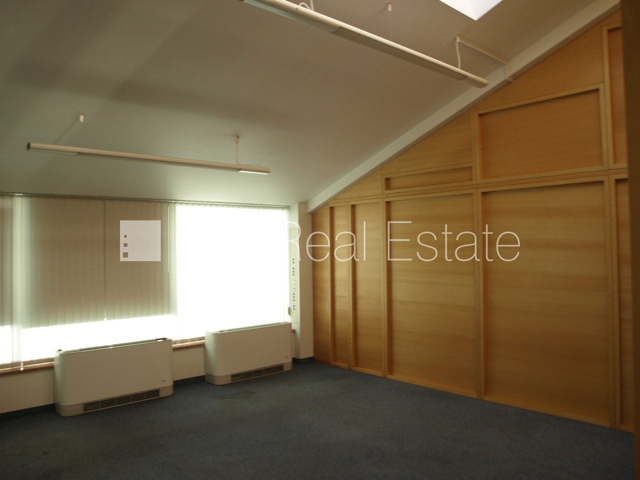 Sludinājumi. Fasādes māja, viena kvadrātmetra apsaimniekošanas maksa mēnesī  3,3 EUR, slēgts pagalms, garāžas Cena: 7007 EUR/mēn Foto #12