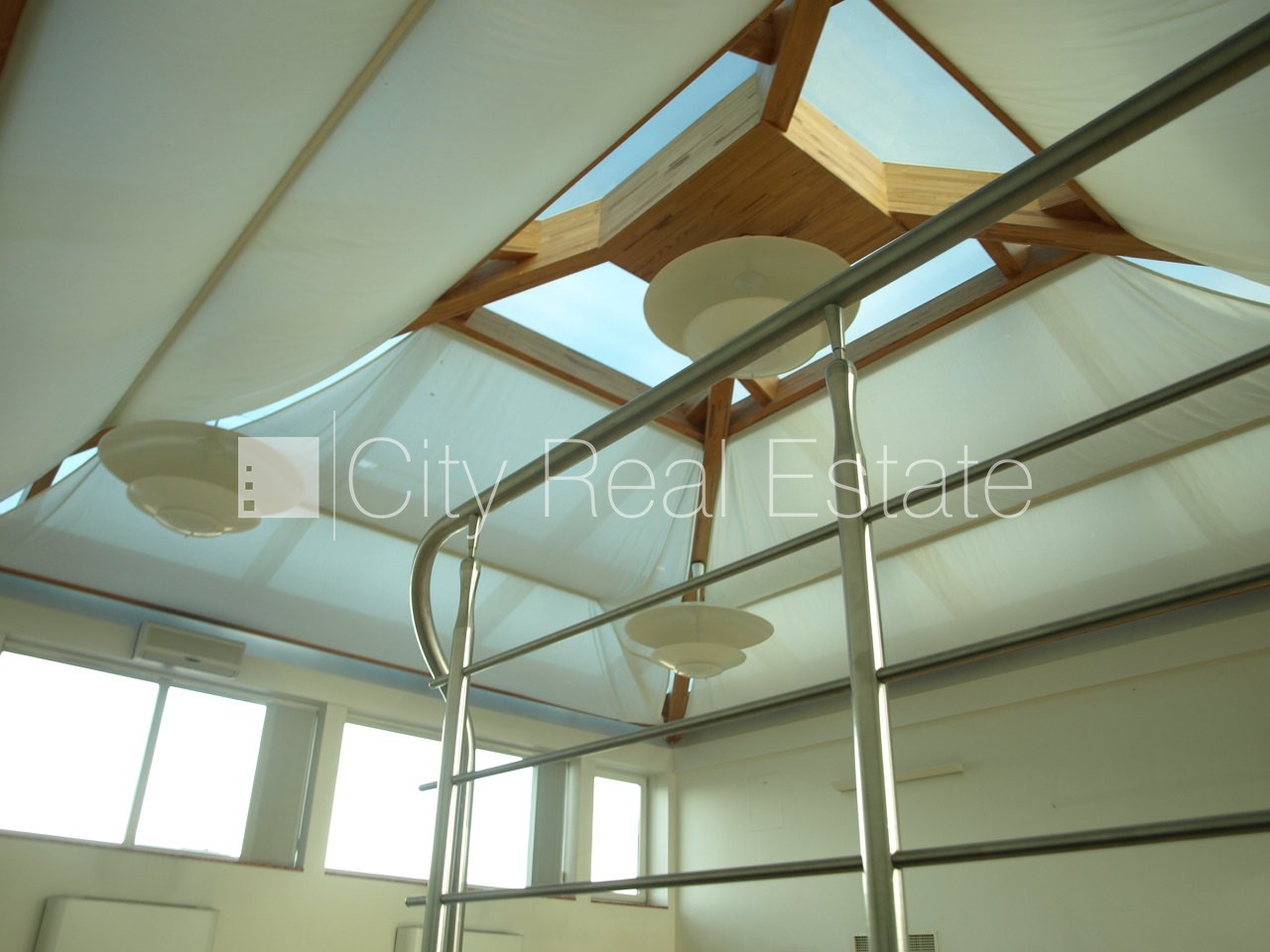 Sludinājumi. Fasādes māja, viena kvadrātmetra apsaimniekošanas maksa mēnesī  3,3 EUR, slēgts pagalms, garāžas Cena: 7007 EUR/mēn Foto #13