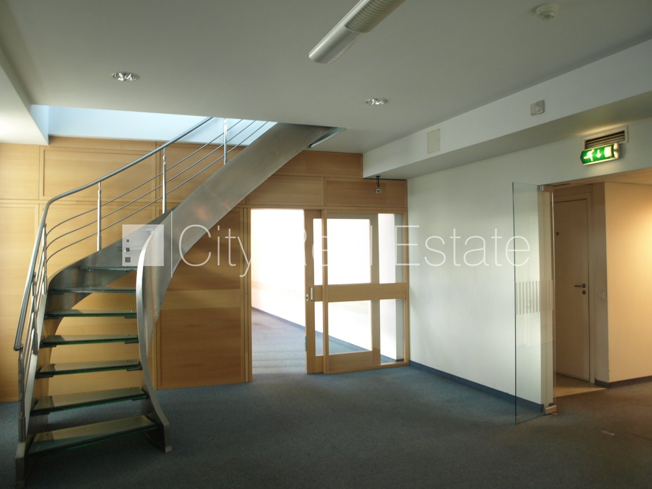 Sludinājumi. Fasādes māja, viena kvadrātmetra apsaimniekošanas maksa mēnesī  3,3 EUR, slēgts pagalms, garāžas Cena: 7007 EUR/mēn Foto #6